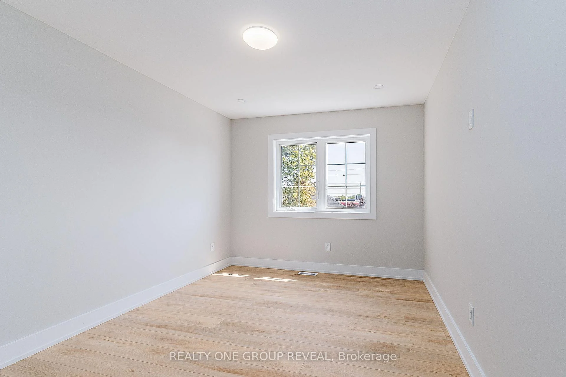 Photo 22 of Unit 2, 24 Queen Street, Clarington, Bowmanville — HOMEH