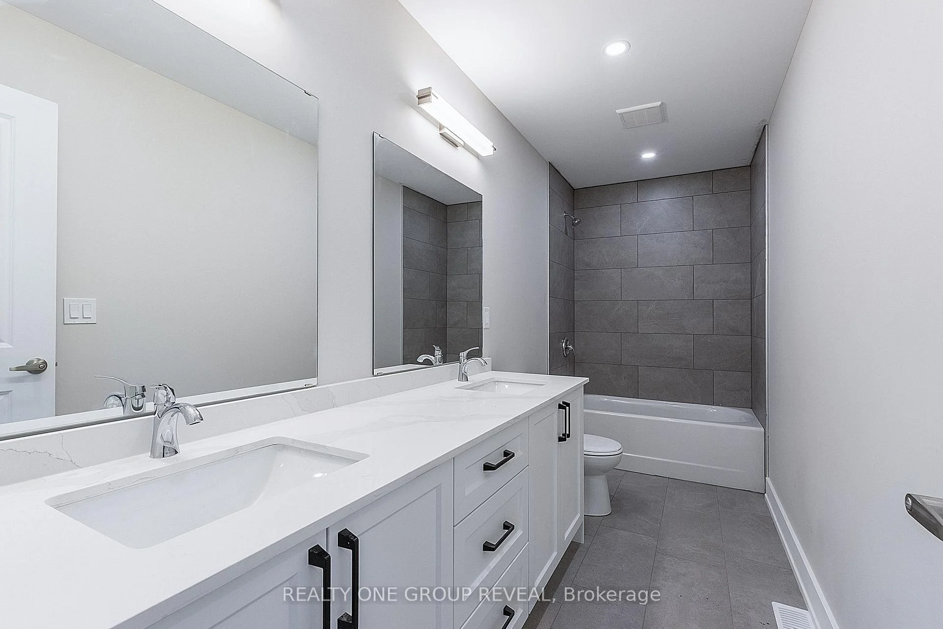 Photo 24 of Unit 2, 24 Queen Street, Clarington, Bowmanville — HOMEH
