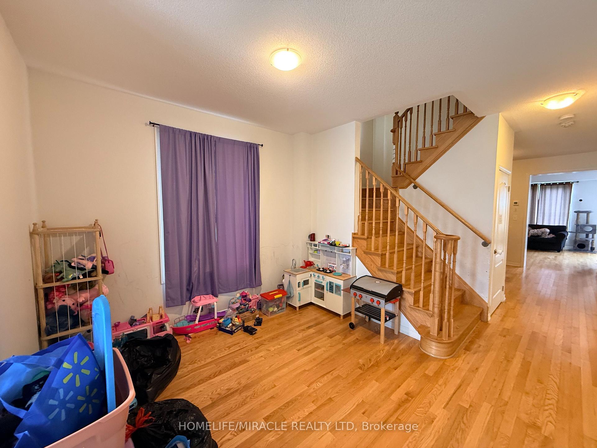 Photo 3 of 534 Windfields Farm Drive W, Oshawa, Windfields — HOMEH