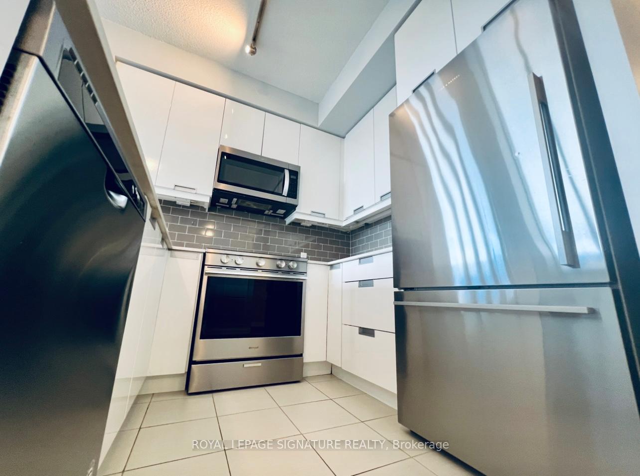Photo 2 of Unit 2318, 35 Watergarden Drive, Mississauga, Hurontario — HOMEH