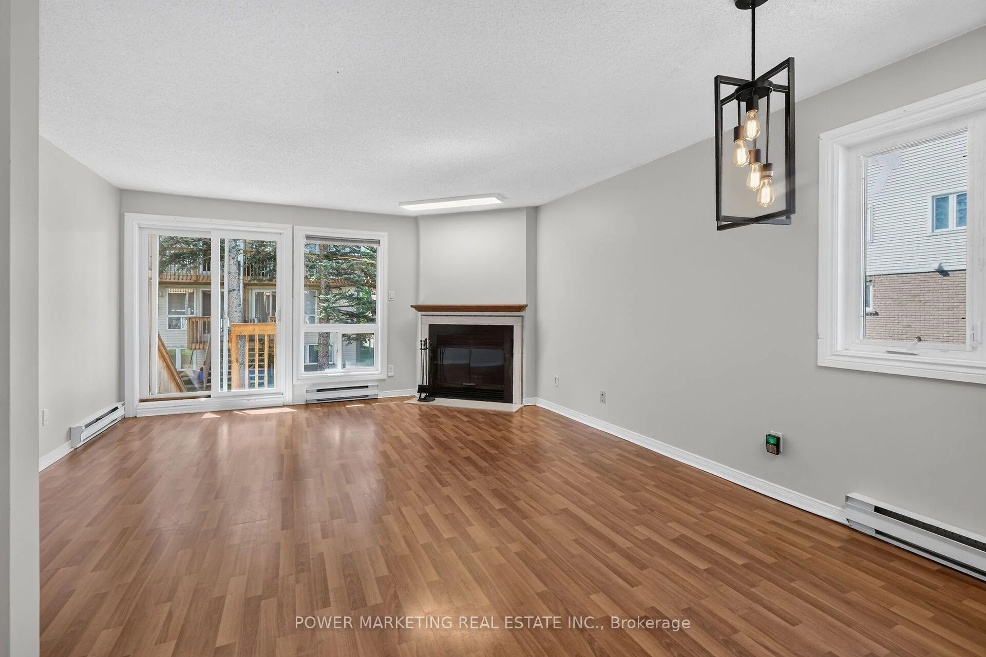 Photo 11 of 442 Briston Private, Ottawa, Hunt Club Park — HOMEH