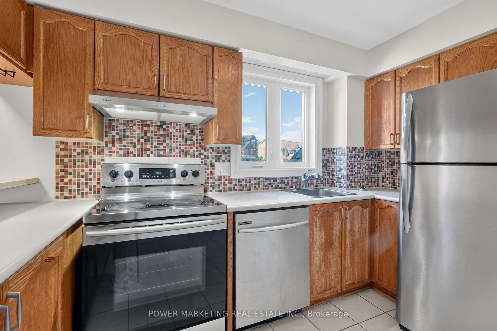 Photo 23 of 442 Briston Private, Ottawa, Hunt Club Park — HOMEH