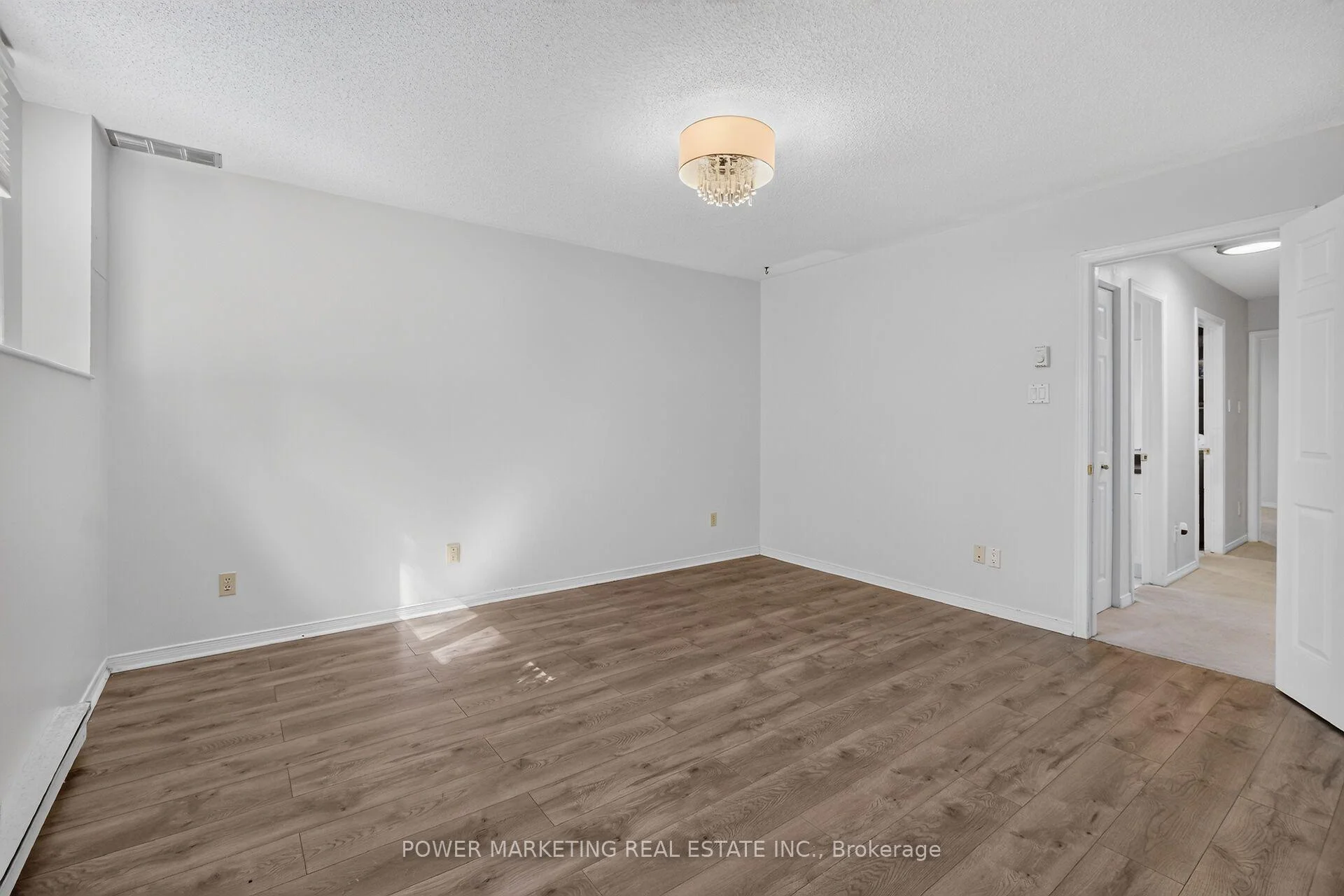 Photo 37 of 442 Briston Private, Ottawa, Hunt Club Park — HOMEH