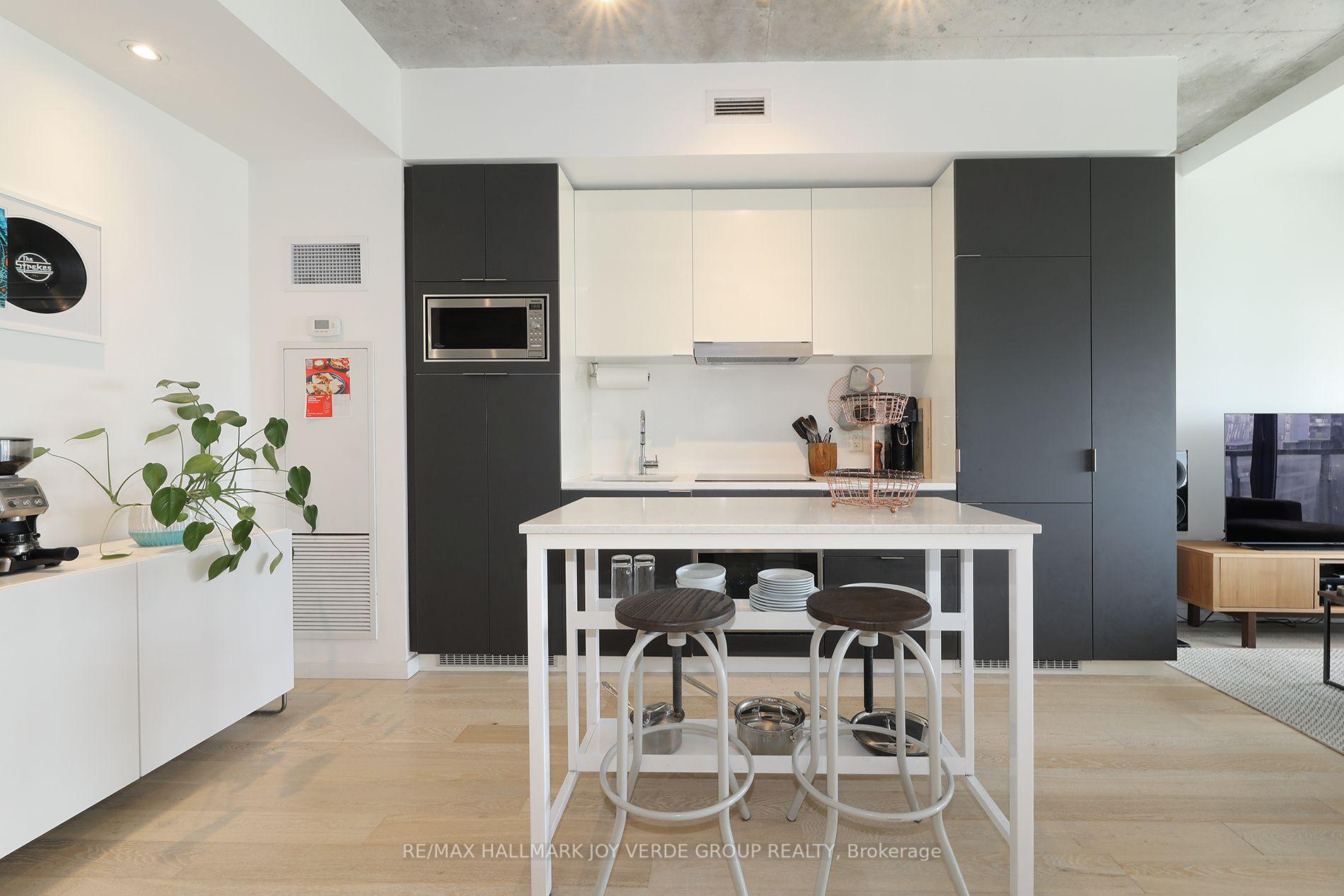 Photo 6 of Unit 1105, 170 Bayview Avenue, Toronto, Moss Park — HOMEH