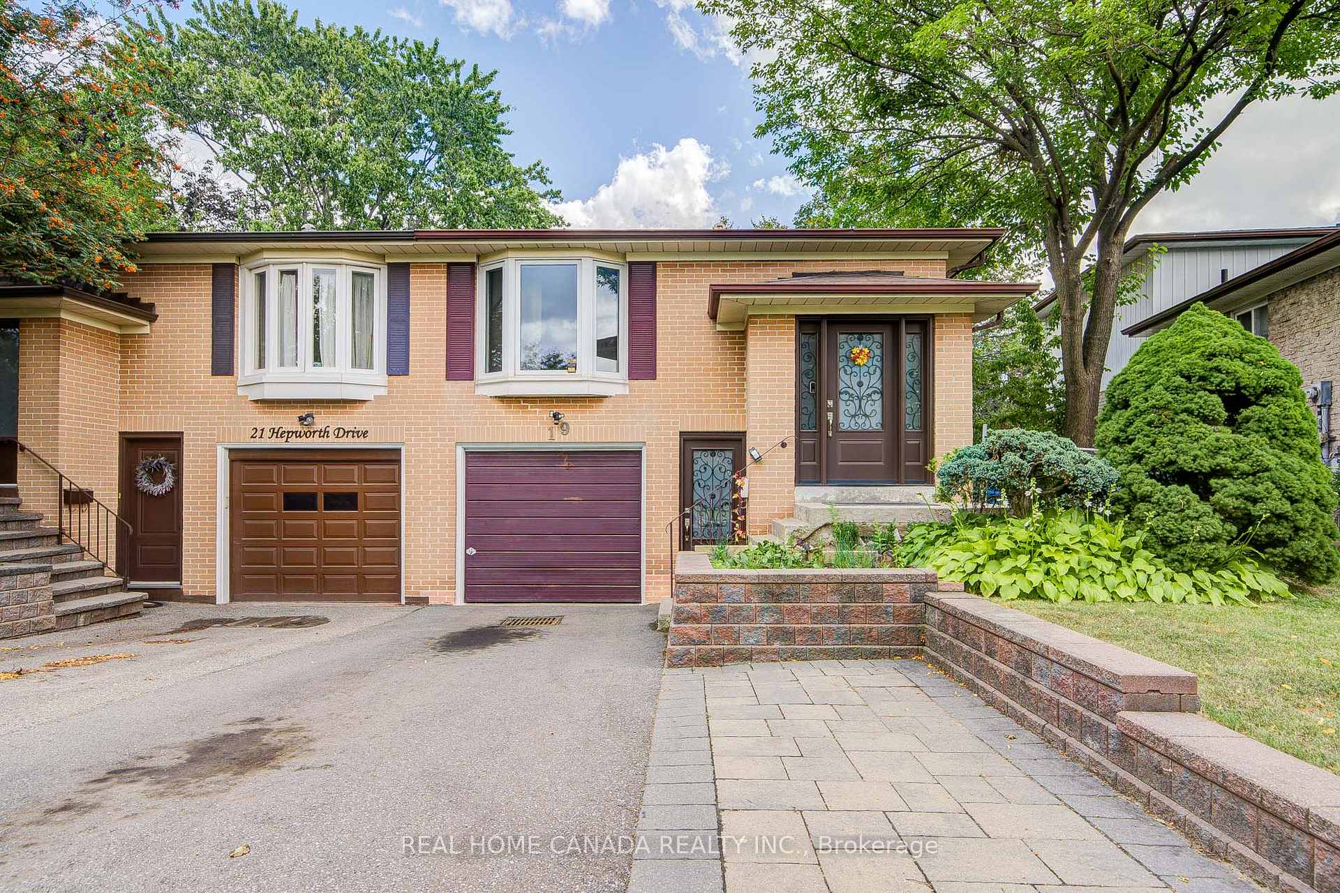 Photo 2 of 19 Hepworth Drive, Etobicoke, Willowridge-Martingrove-Richview — HOMEH