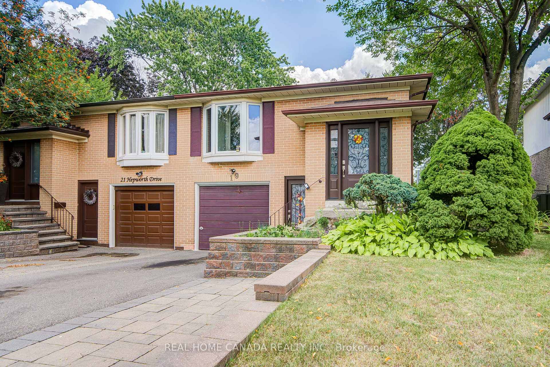 Photo 3 of 19 Hepworth Drive, Etobicoke, Willowridge-Martingrove-Richview — HOMEH