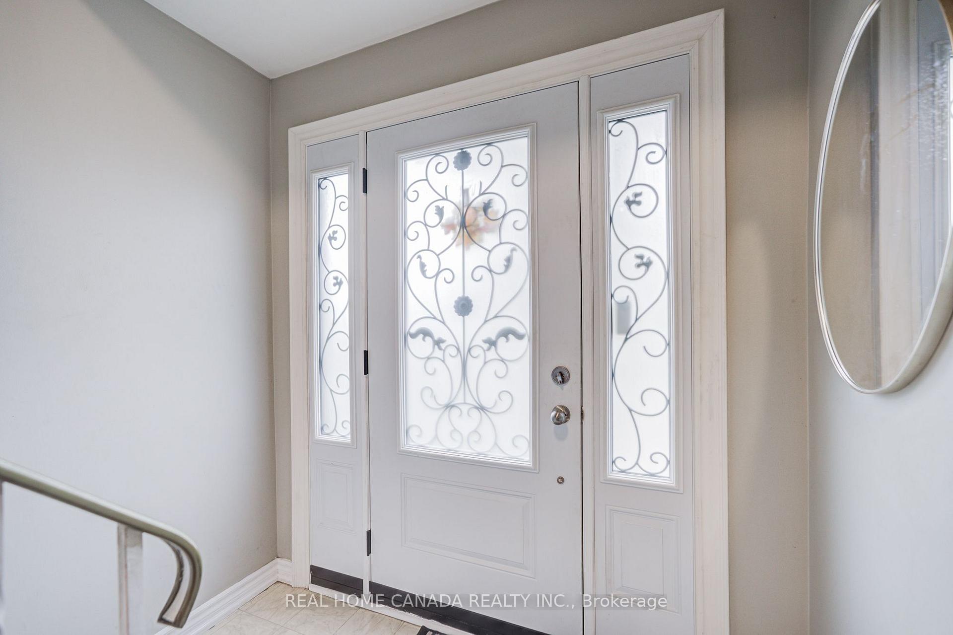 Photo 4 of 19 Hepworth Drive, Etobicoke, Willowridge-Martingrove-Richview — HOMEH