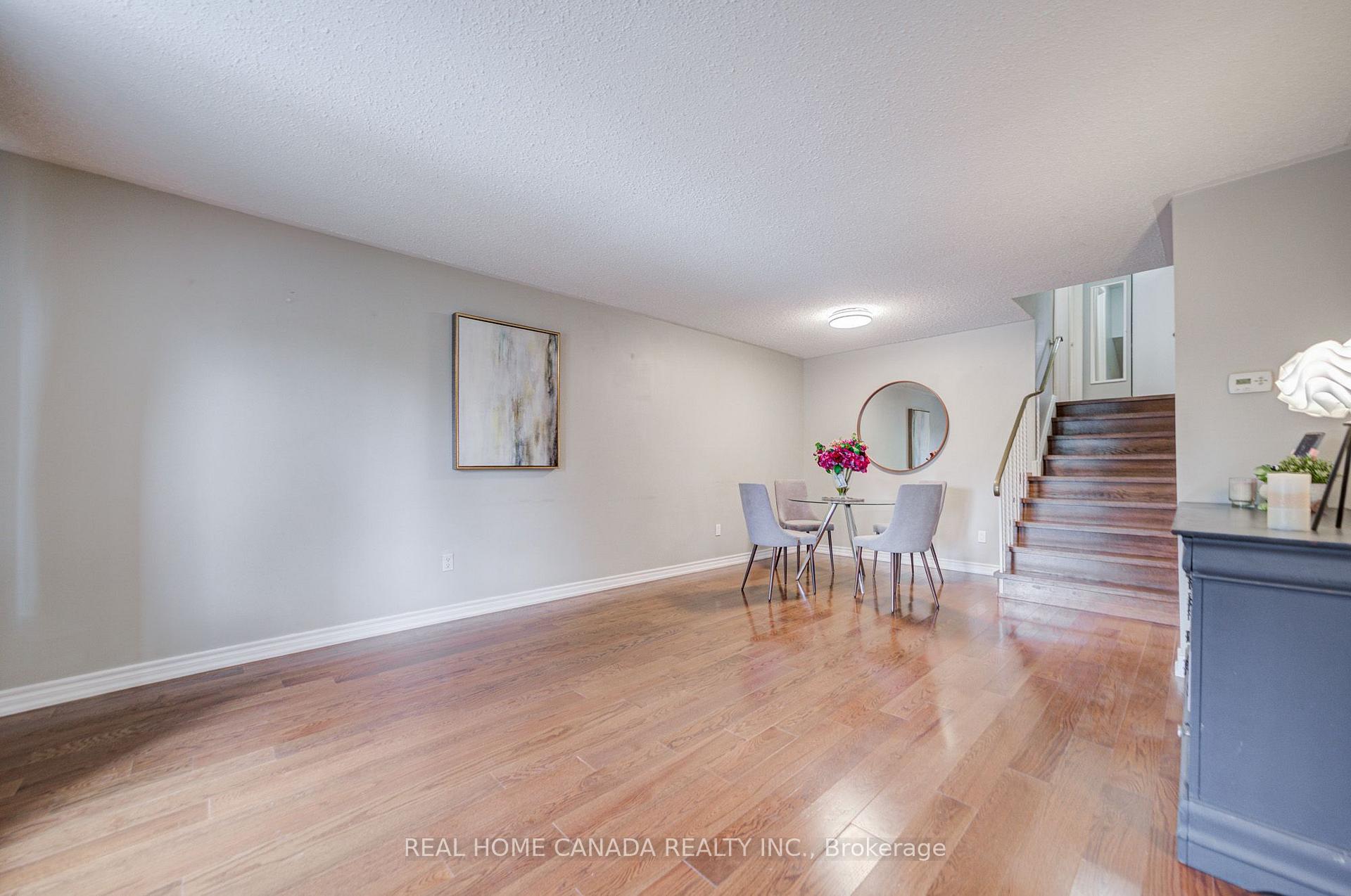 Photo 5 of 19 Hepworth Drive, Etobicoke, Willowridge-Martingrove-Richview — HOMEH