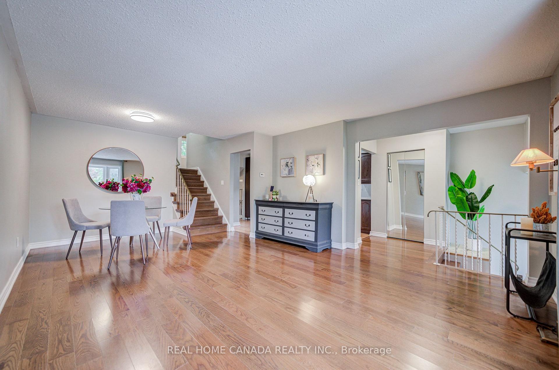Photo 7 of 19 Hepworth Drive, Etobicoke, Willowridge-Martingrove-Richview — HOMEH
