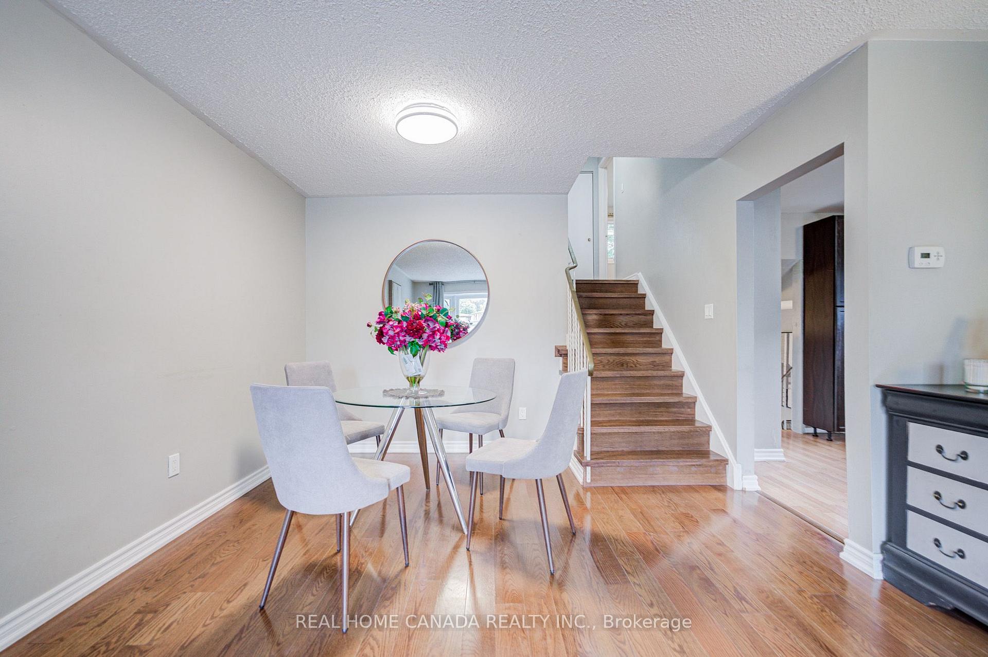 Photo 8 of 19 Hepworth Drive, Etobicoke, Willowridge-Martingrove-Richview — HOMEH