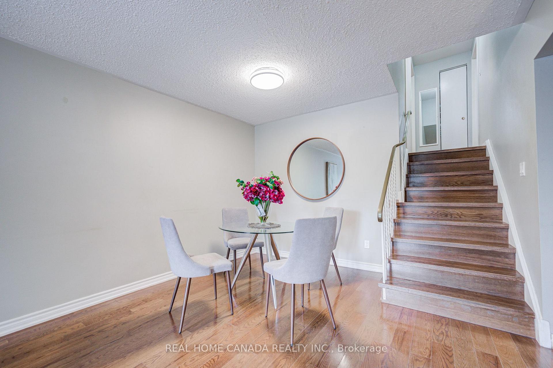 Photo 10 of 19 Hepworth Drive, Etobicoke, Willowridge-Martingrove-Richview — HOMEH