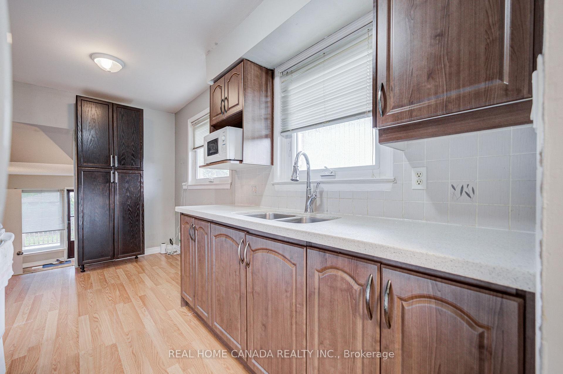 Photo 15 of 19 Hepworth Drive, Etobicoke, Willowridge-Martingrove-Richview — HOMEH