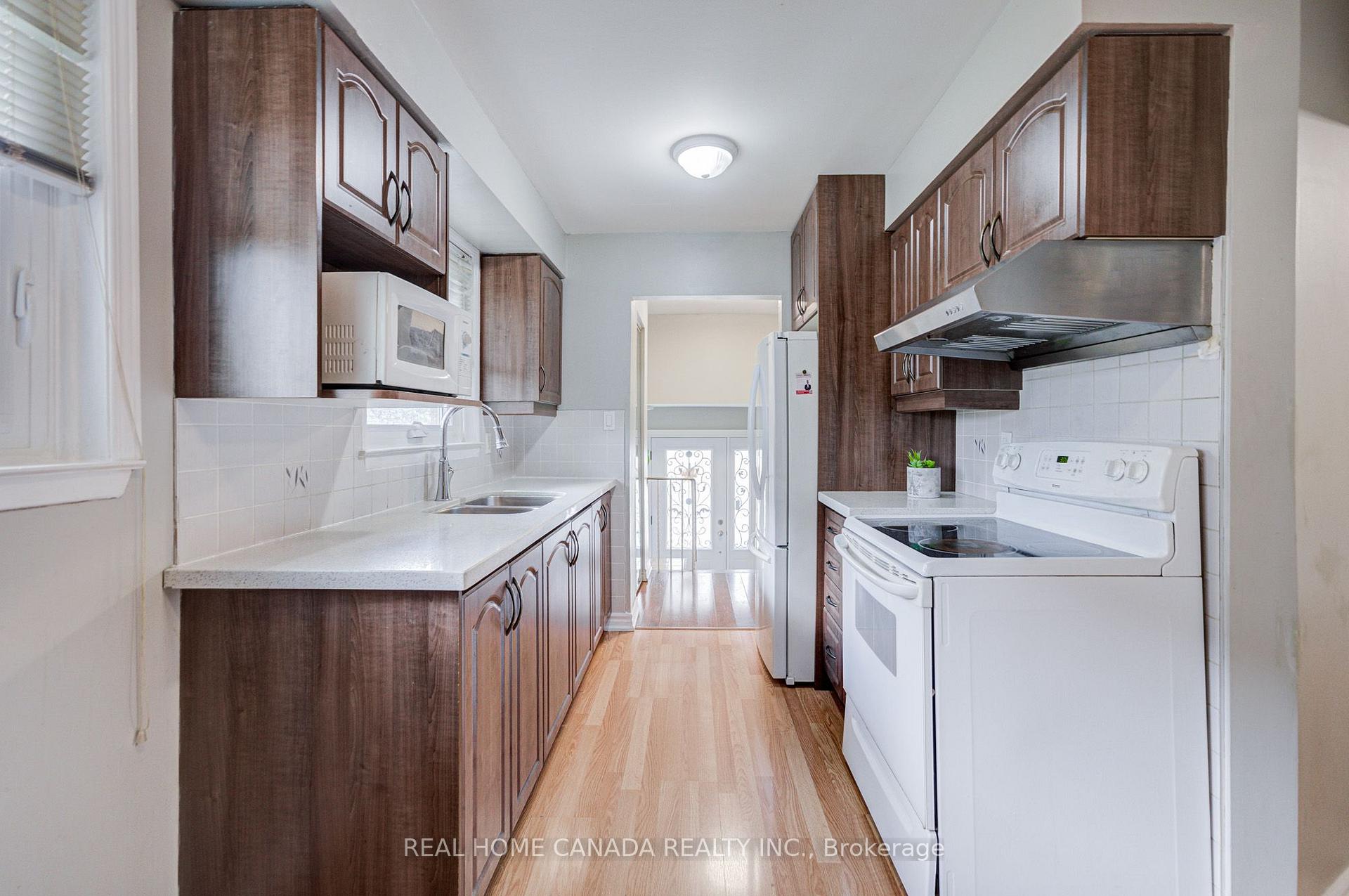 Photo 16 of 19 Hepworth Drive, Etobicoke, Willowridge-Martingrove-Richview — HOMEH