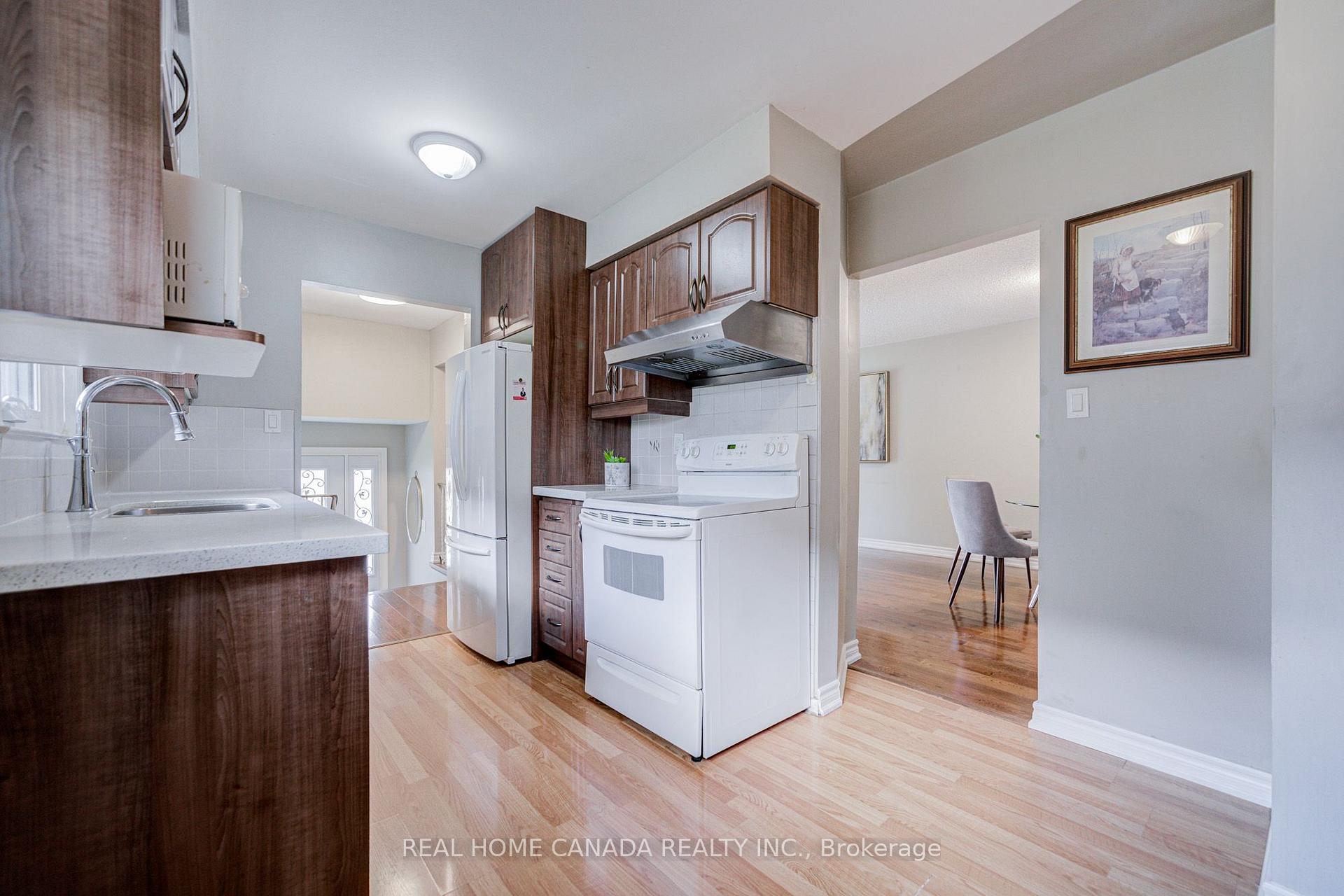 Photo 17 of 19 Hepworth Drive, Etobicoke, Willowridge-Martingrove-Richview — HOMEH
