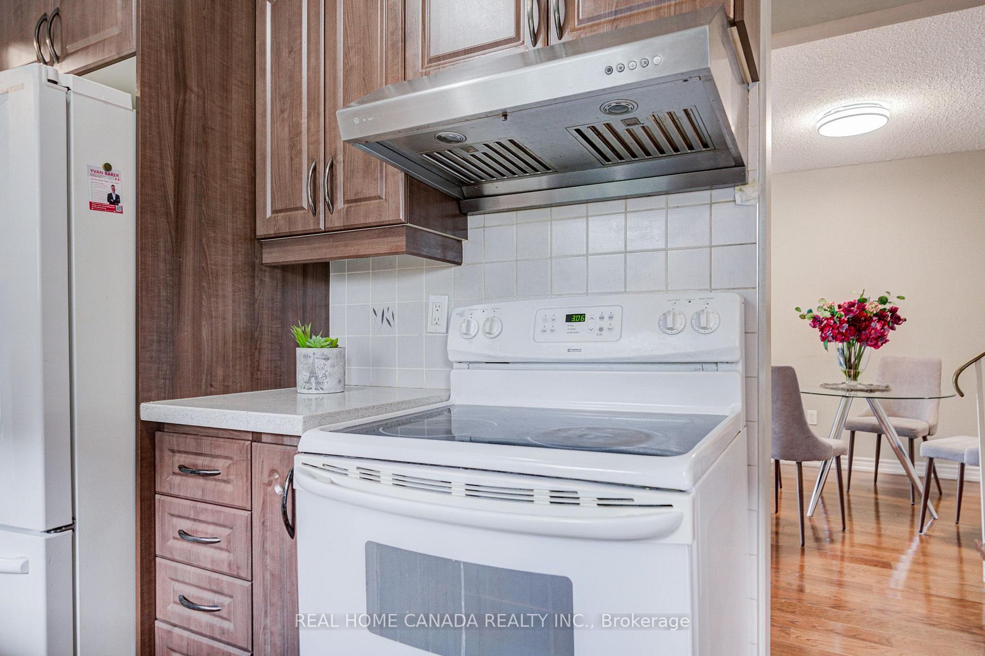 Photo 18 of 19 Hepworth Drive, Etobicoke, Willowridge-Martingrove-Richview — HOMEH