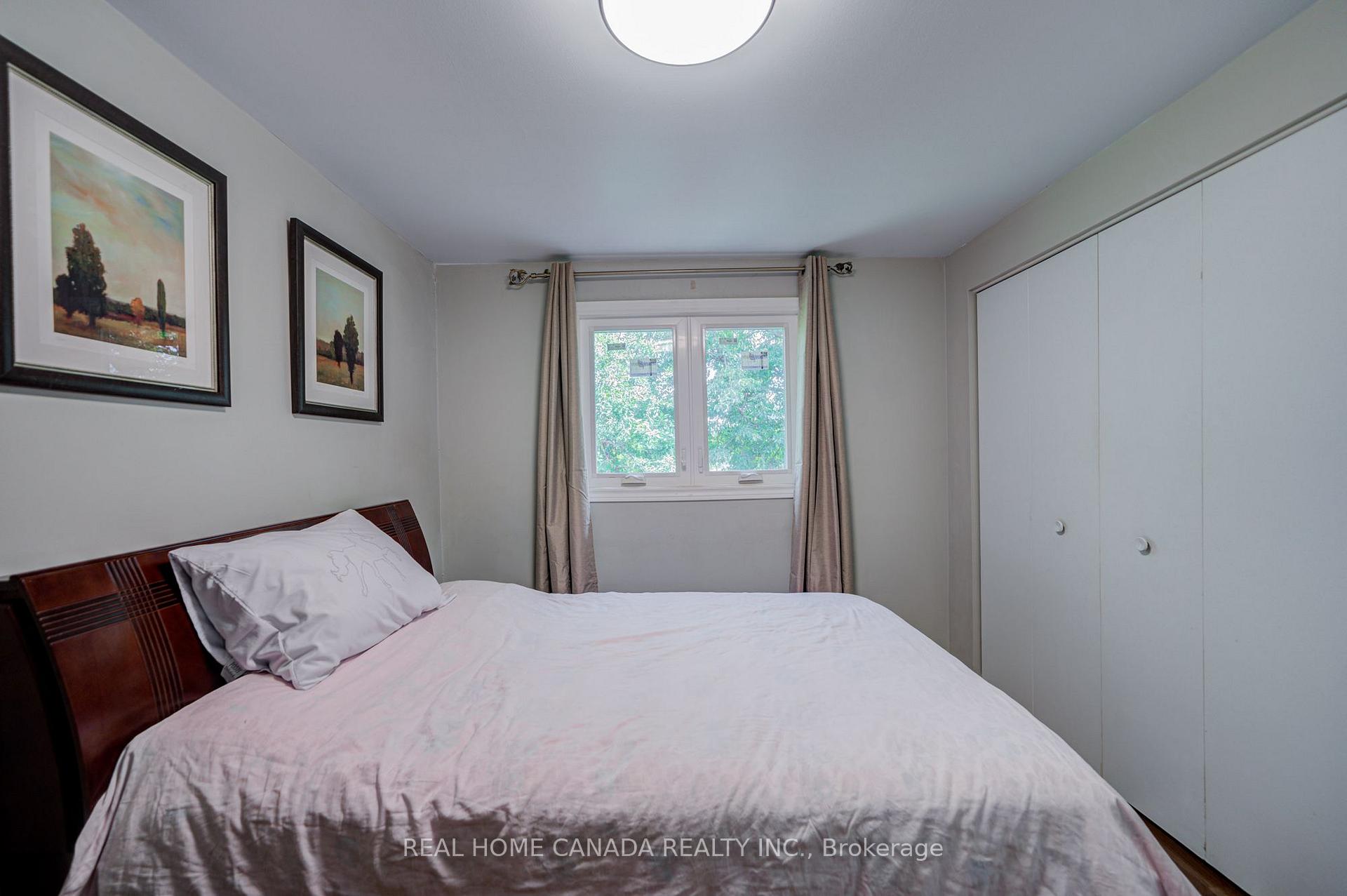 Photo 22 of 19 Hepworth Drive, Etobicoke, Willowridge-Martingrove-Richview — HOMEH