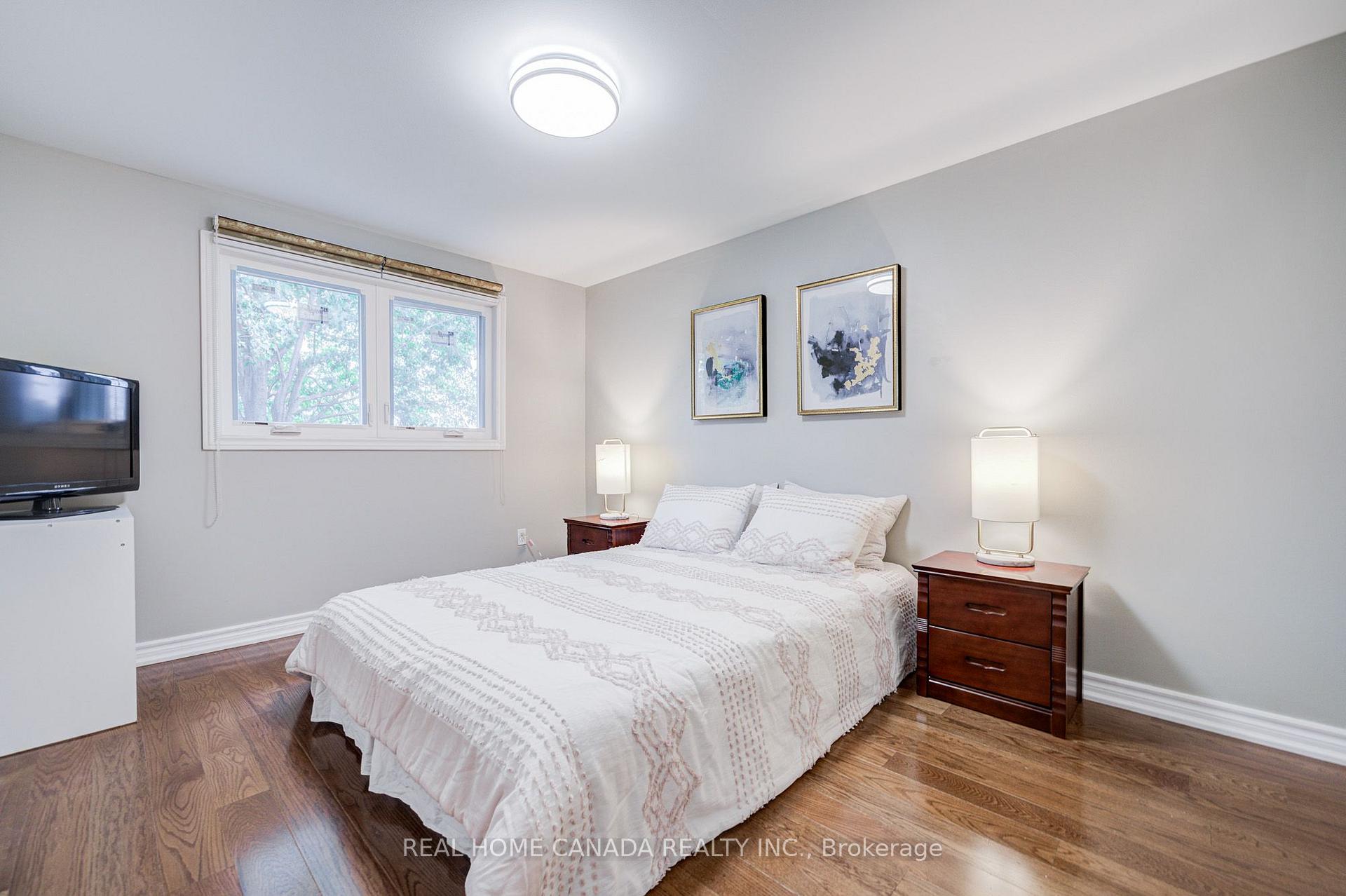 Photo 24 of 19 Hepworth Drive, Etobicoke, Willowridge-Martingrove-Richview — HOMEH