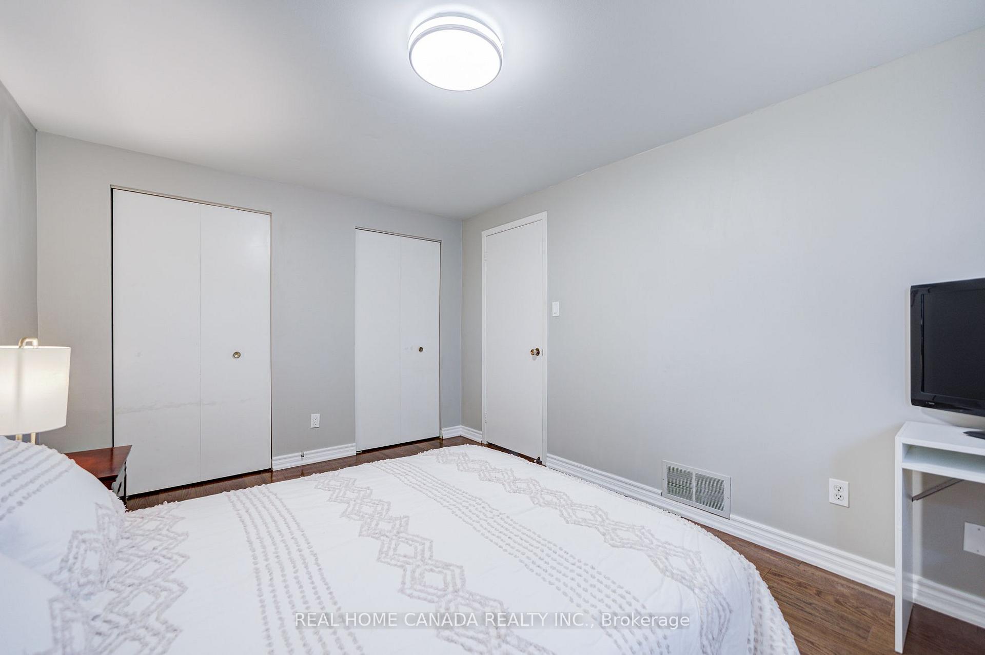 Photo 25 of 19 Hepworth Drive, Etobicoke, Willowridge-Martingrove-Richview — HOMEH