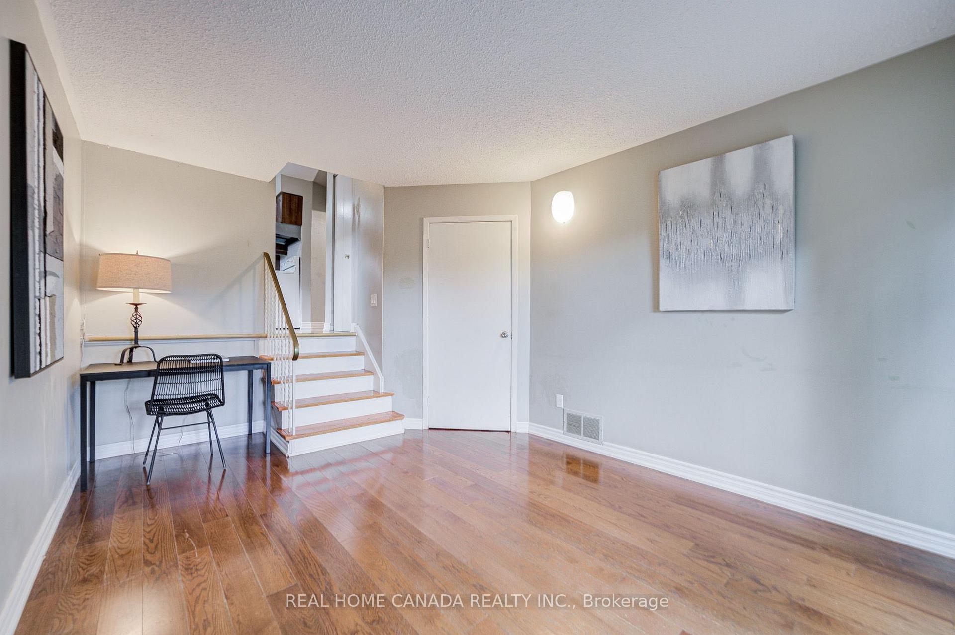 Photo 28 of 19 Hepworth Drive, Etobicoke, Willowridge-Martingrove-Richview — HOMEH