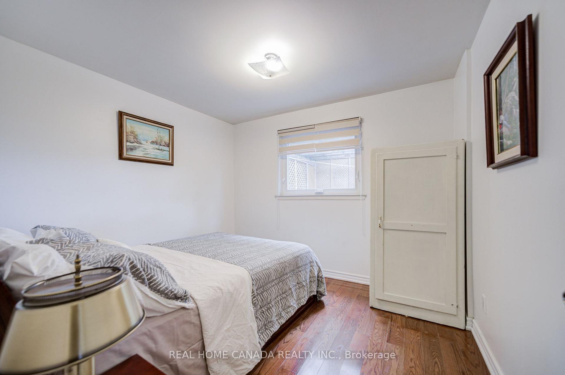 Photo 32 of 19 Hepworth Drive, Etobicoke, Willowridge-Martingrove-Richview — HOMEH