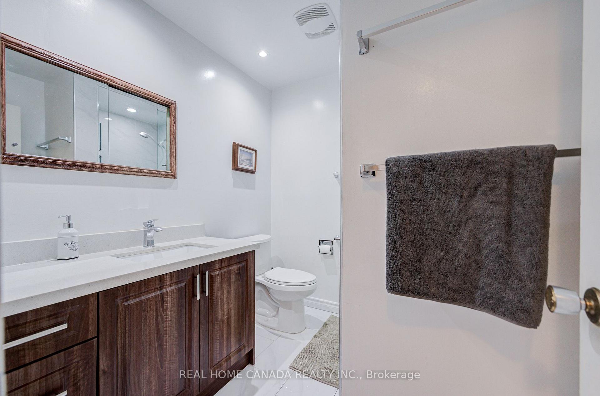 Photo 33 of 19 Hepworth Drive, Etobicoke, Willowridge-Martingrove-Richview — HOMEH