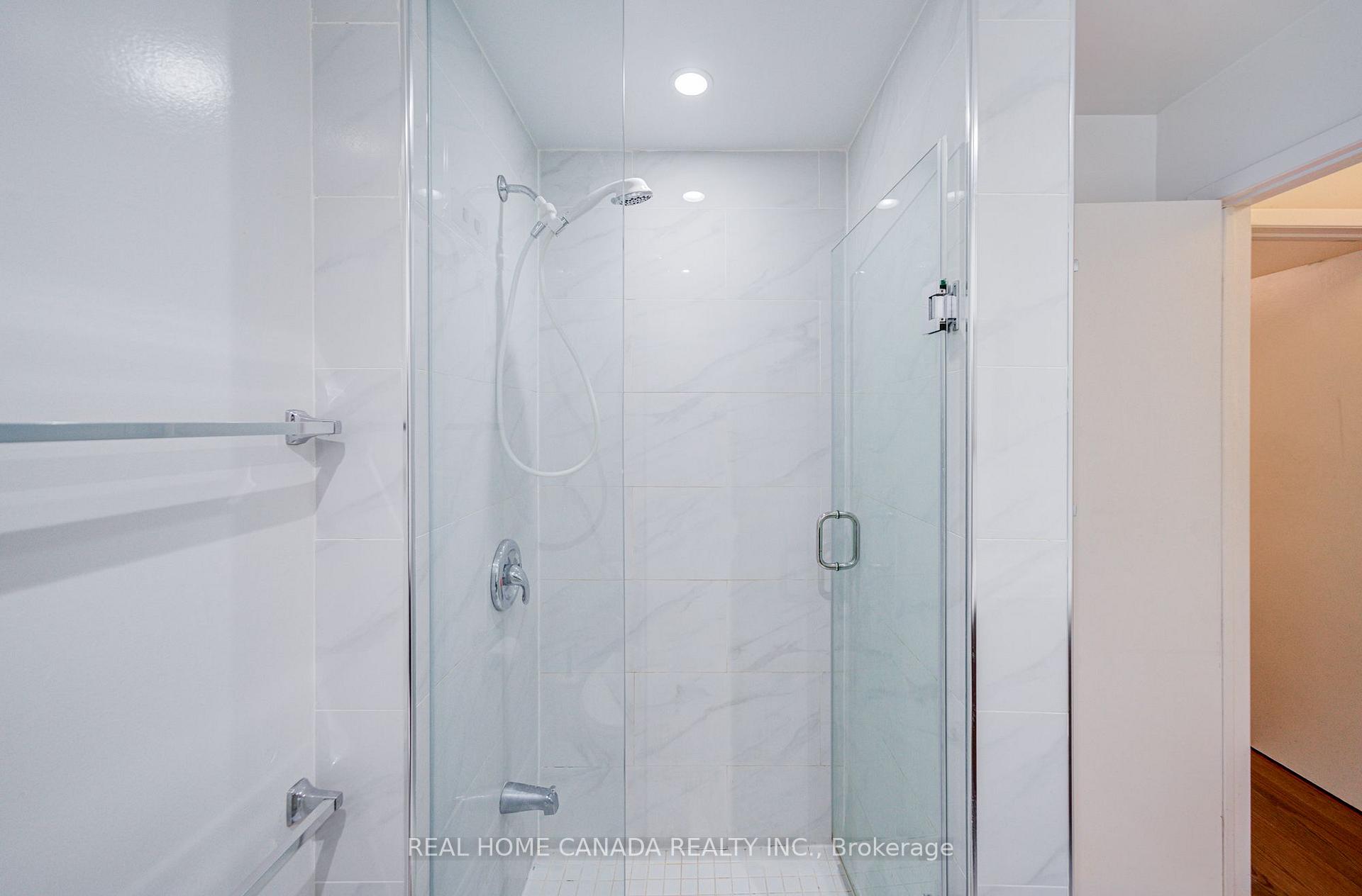 Photo 35 of 19 Hepworth Drive, Etobicoke, Willowridge-Martingrove-Richview — HOMEH