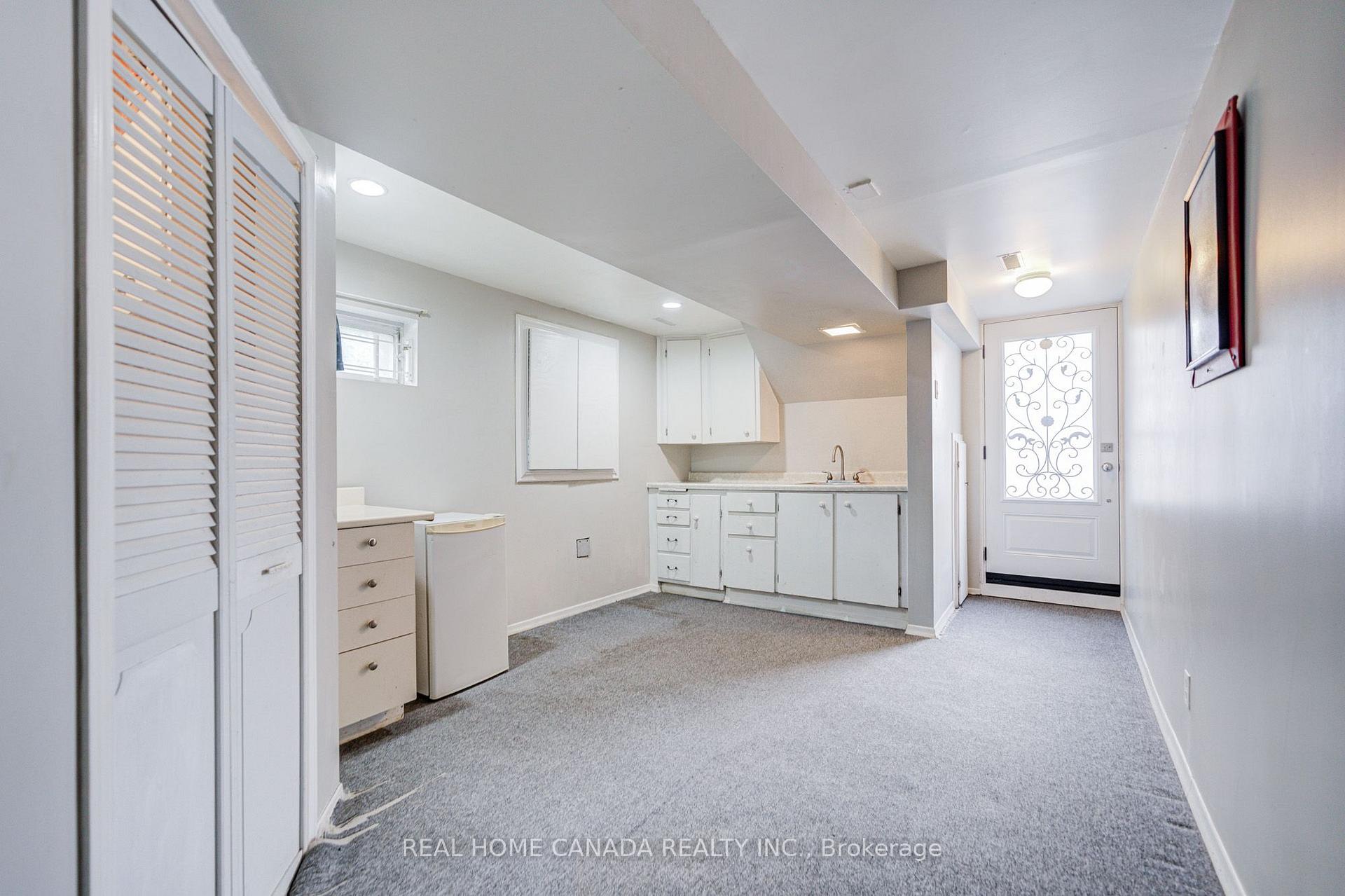 Photo 36 of 19 Hepworth Drive, Etobicoke, Willowridge-Martingrove-Richview — HOMEH