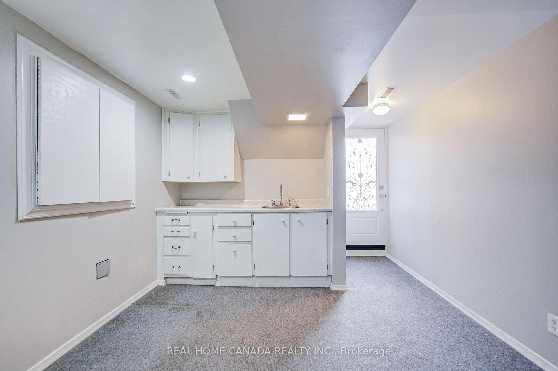 Photo 37 of 19 Hepworth Drive, Etobicoke, Willowridge-Martingrove-Richview — HOMEH