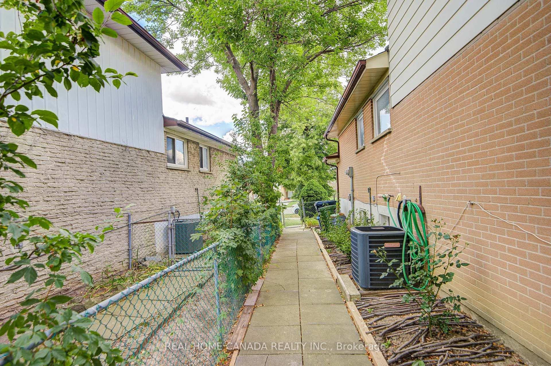 Photo 44 of 19 Hepworth Drive, Etobicoke, Willowridge-Martingrove-Richview — HOMEH