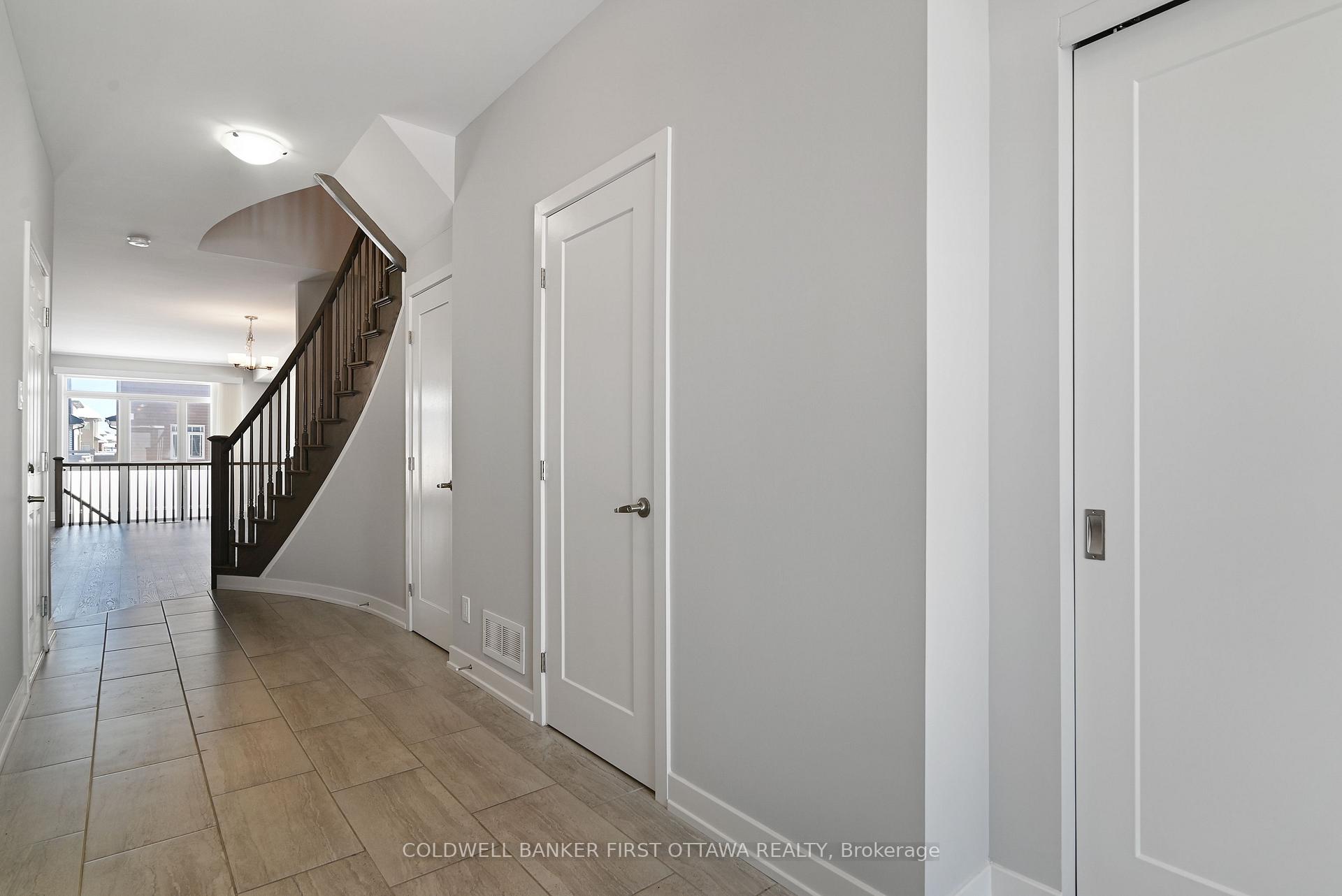 Photo 4 of 1042 Cobble Hill Drive, Ottawa, Barrhaven - Cedargrove/Fraserdale — HOMEH