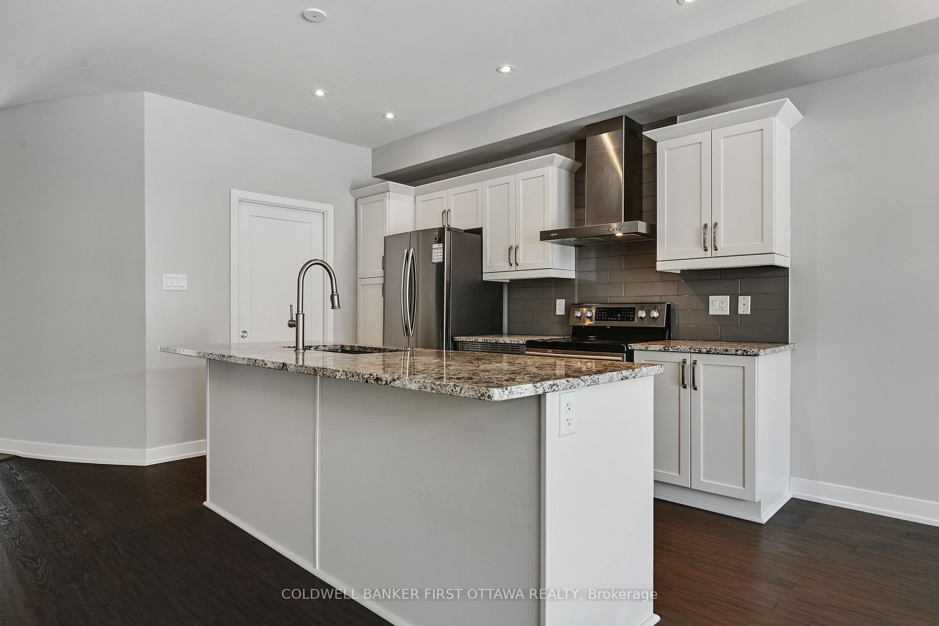 Photo 5 of 1042 Cobble Hill Drive, Ottawa, Barrhaven - Cedargrove/Fraserdale — HOMEH