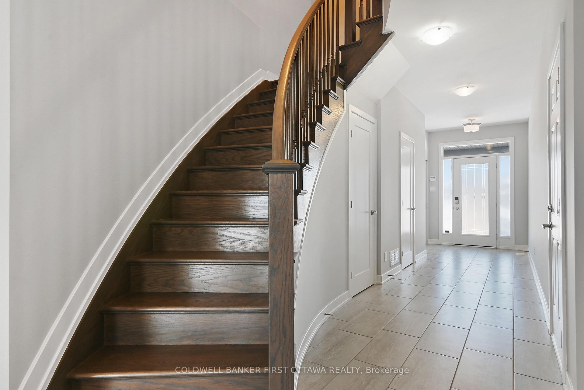 Photo 7 of 1042 Cobble Hill Drive, Ottawa, Barrhaven - Cedargrove/Fraserdale — HOMEH