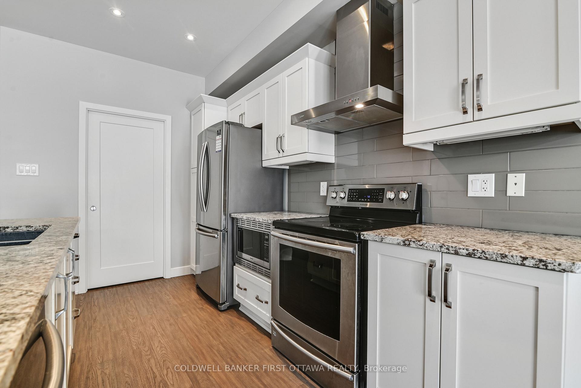 Photo 8 of 1042 Cobble Hill Drive, Ottawa, Barrhaven - Cedargrove/Fraserdale — HOMEH