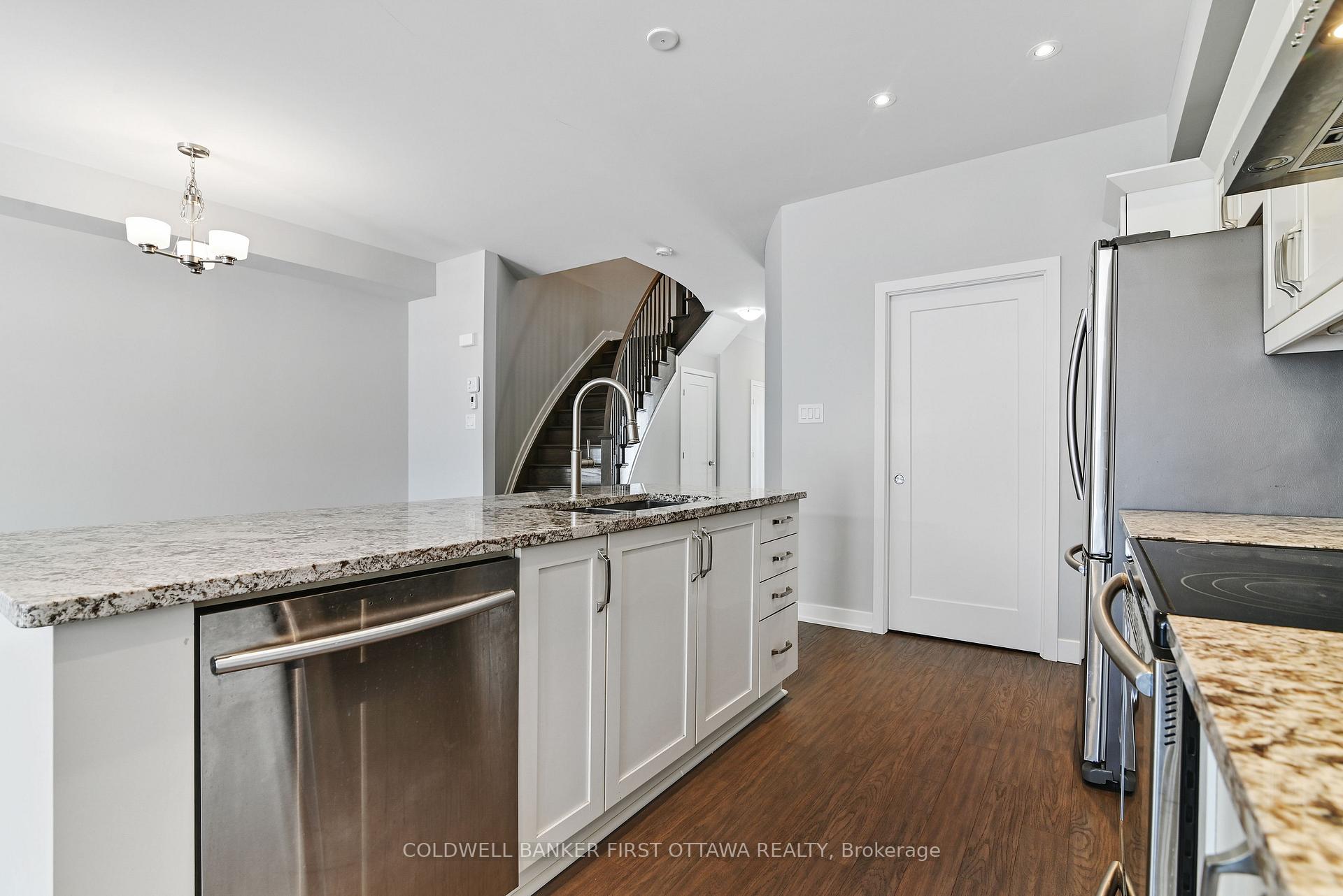 Photo 9 of 1042 Cobble Hill Drive, Ottawa, Barrhaven - Cedargrove/Fraserdale — HOMEH