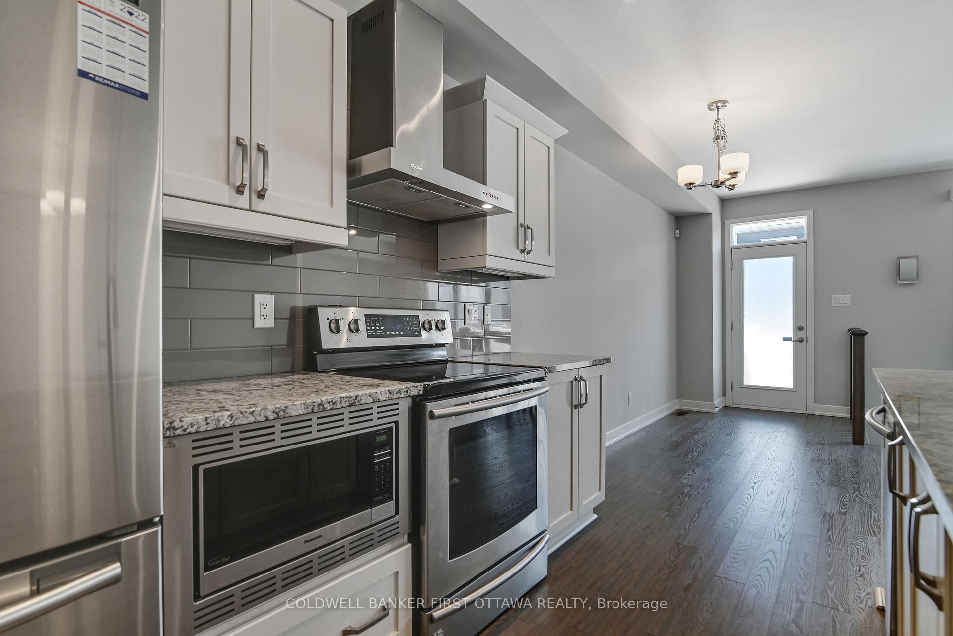 Photo 10 of 1042 Cobble Hill Drive, Ottawa, Barrhaven - Cedargrove/Fraserdale — HOMEH