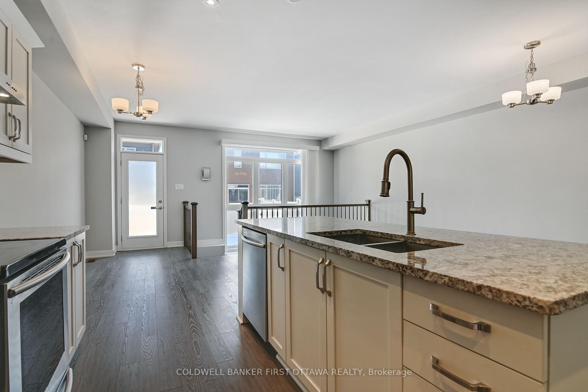 Photo 12 of 1042 Cobble Hill Drive, Ottawa, Barrhaven - Cedargrove/Fraserdale — HOMEH