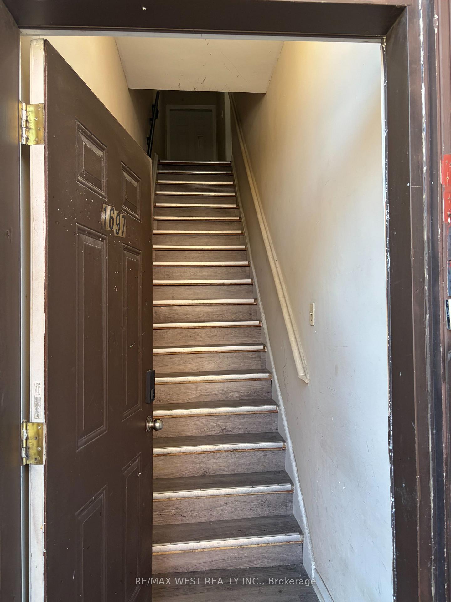 Photo 2 of Unit Apt 1, 1697 Dundas Street W, Toronto, Little Portugal — HOMEH