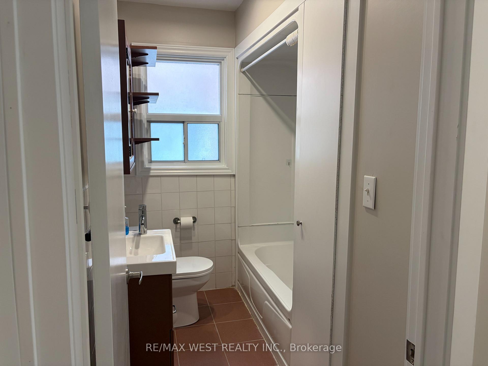 Photo 6 of Unit Apt 1, 1697 Dundas Street W, Toronto, Little Portugal — HOMEH