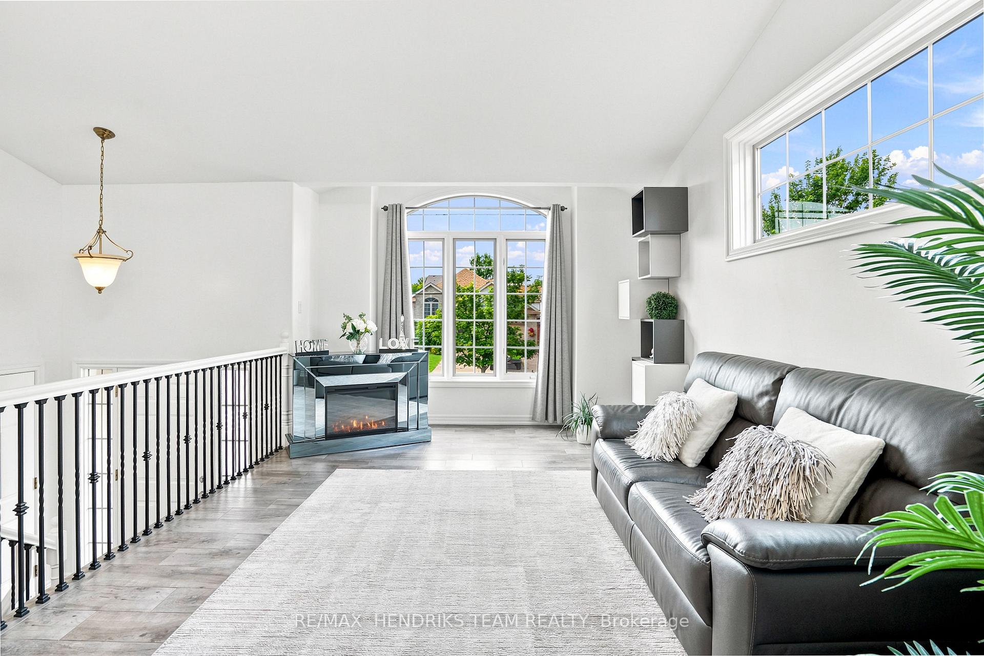 Photo 5 of 7032 Kelly Drive, Niagara Falls, Forestview — HOMEH