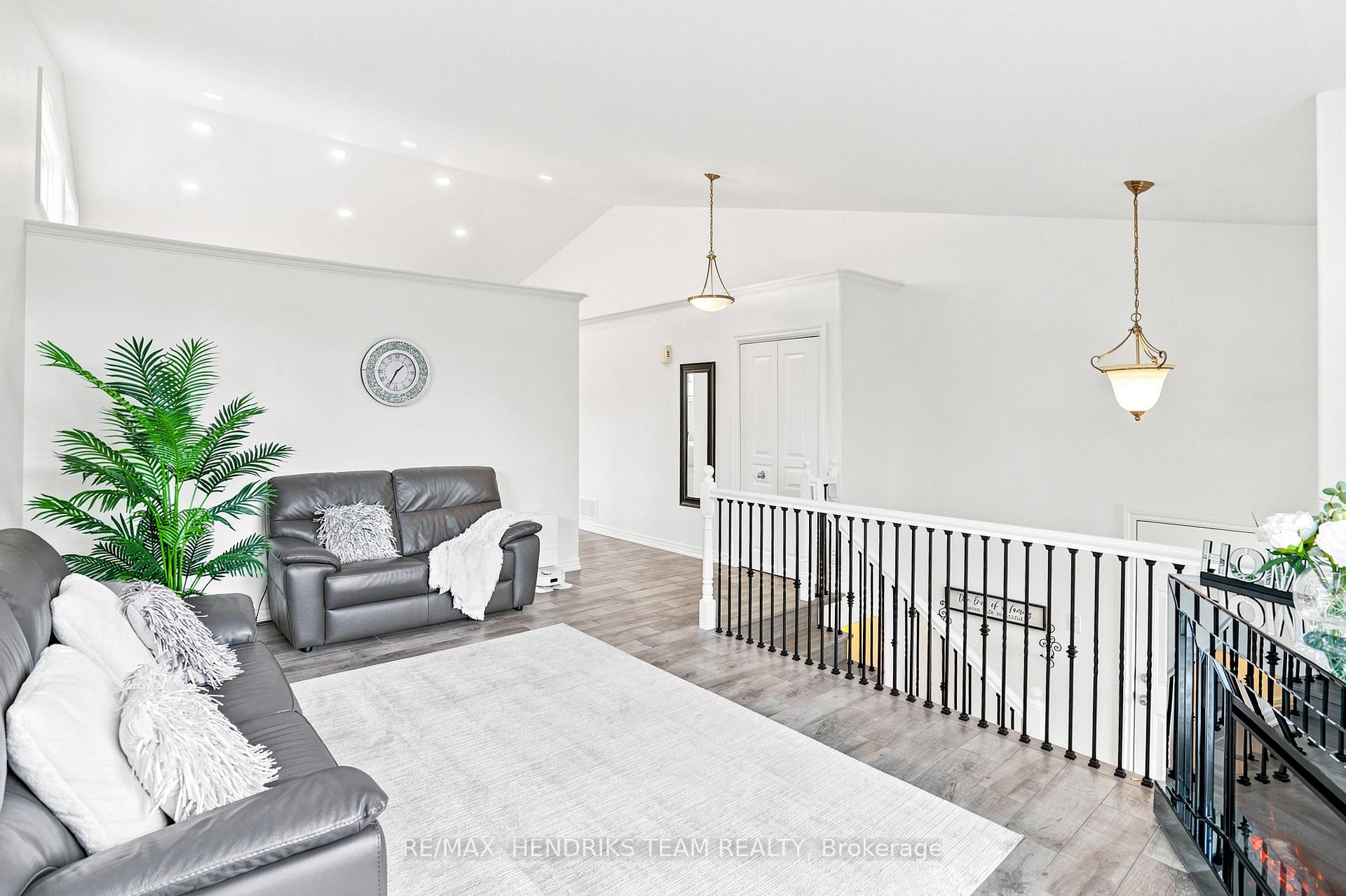 Photo 6 of 7032 Kelly Drive, Niagara Falls, Forestview — HOMEH