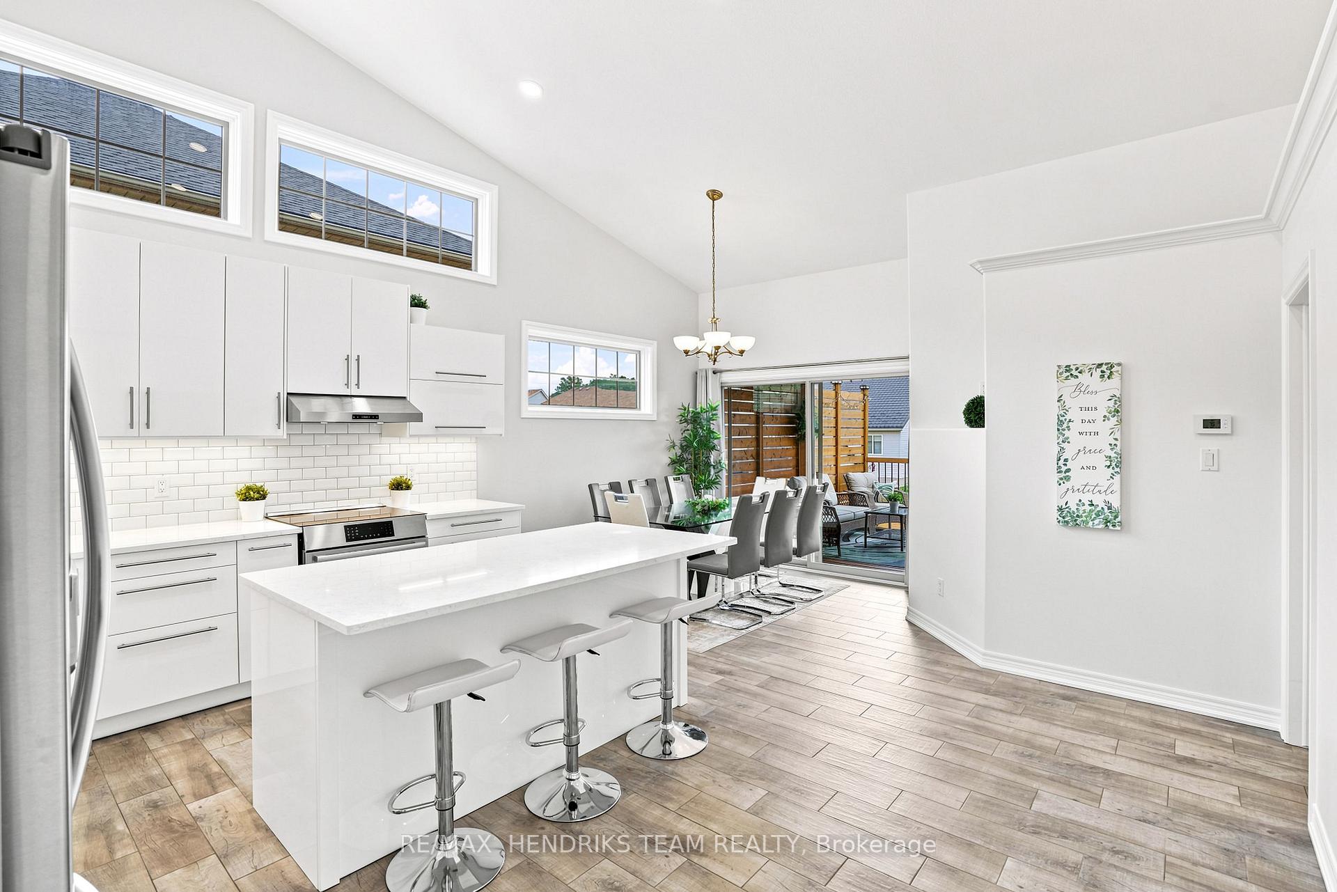Photo 8 of 7032 Kelly Drive, Niagara Falls, Forestview — HOMEH