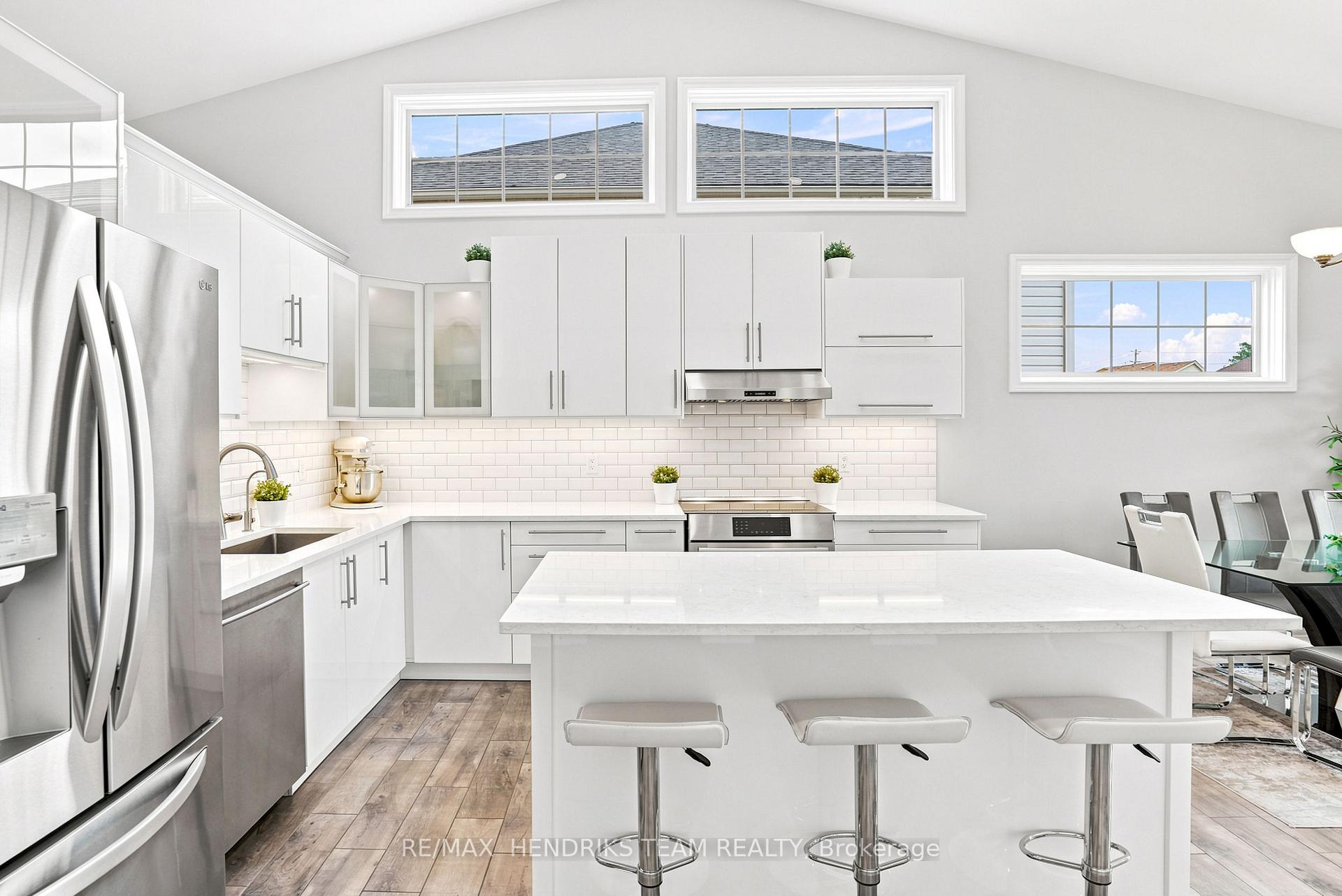 Photo 10 of 7032 Kelly Drive, Niagara Falls, Forestview — HOMEH