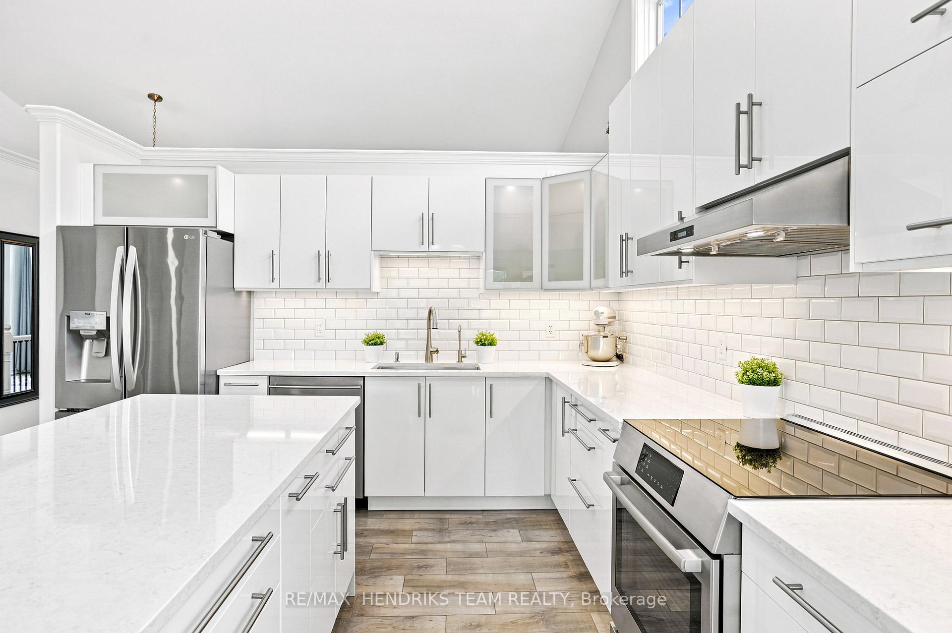 Photo 11 of 7032 Kelly Drive, Niagara Falls, Forestview — HOMEH