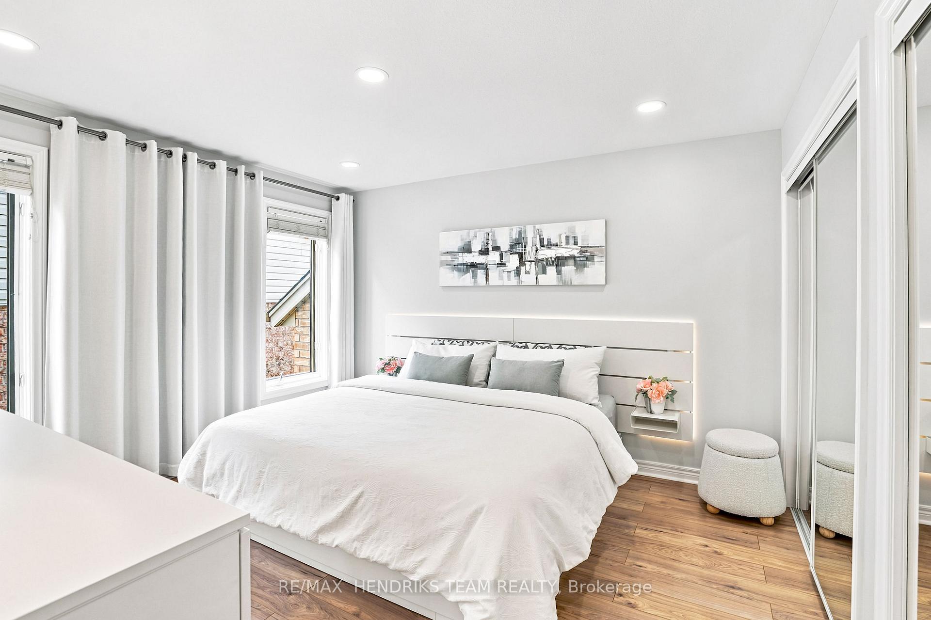Photo 13 of 7032 Kelly Drive, Niagara Falls, Forestview — HOMEH