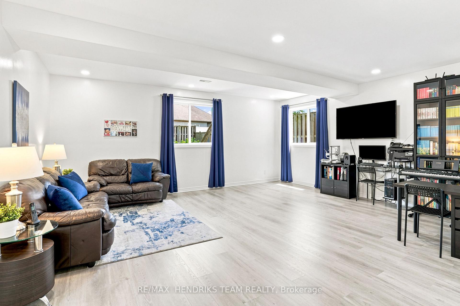 Photo 20 of 7032 Kelly Drive, Niagara Falls, Forestview — HOMEH