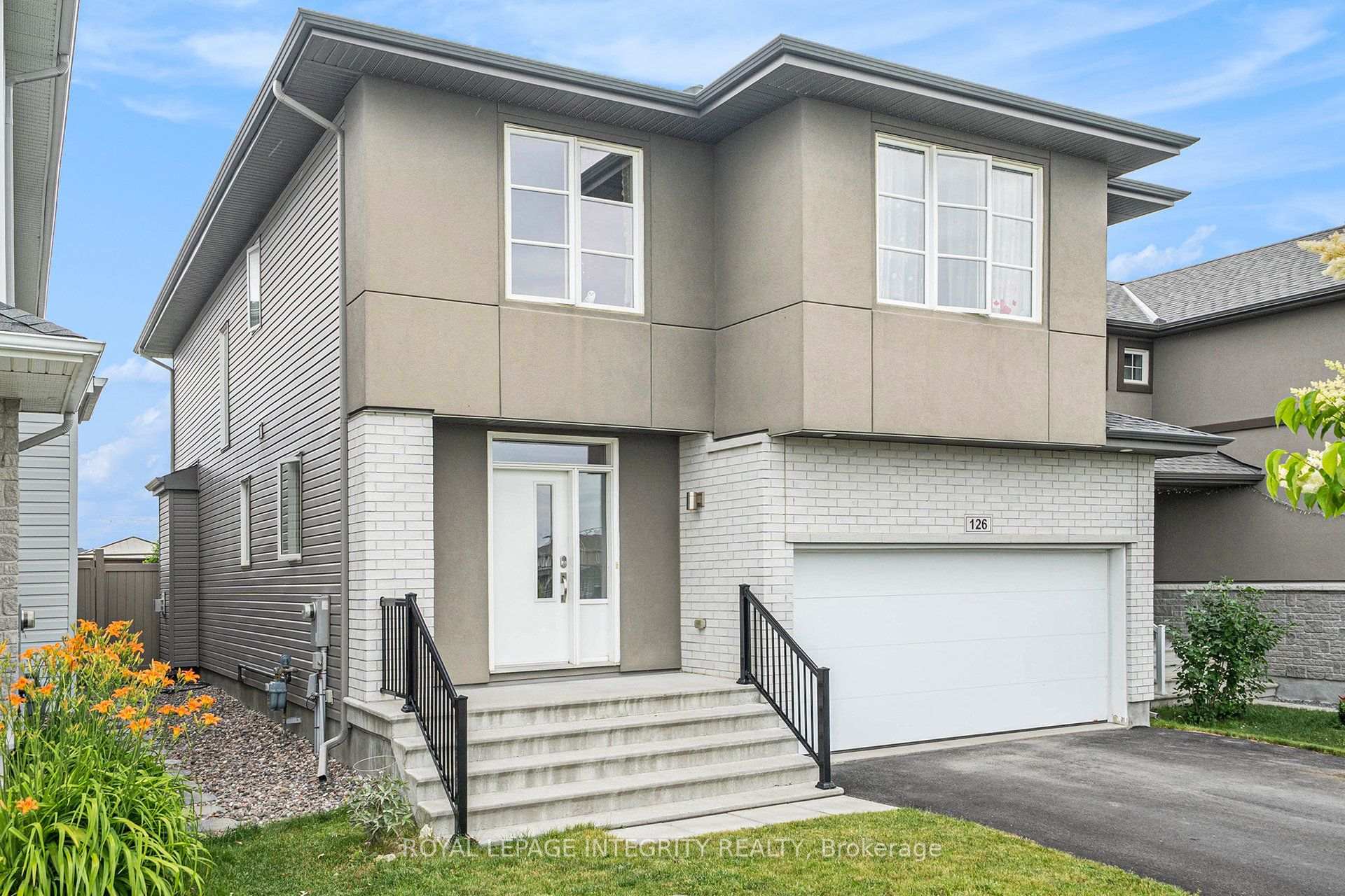 Photo 2 of 126 Groningen Street, Ottawa, Kanata - Emerald Meadows/Trailwest — HOMEH