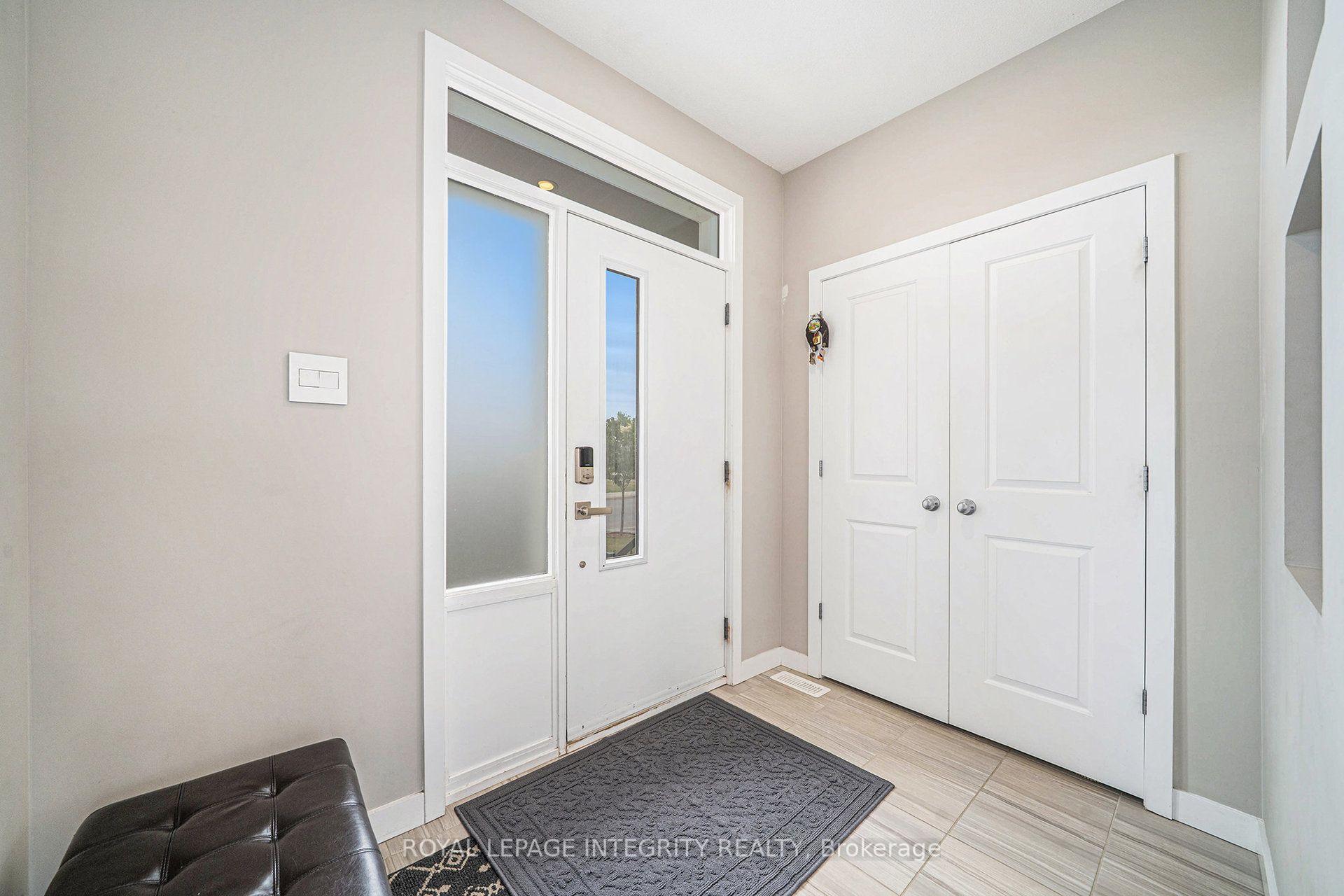 Photo 3 of 126 Groningen Street, Ottawa, Kanata - Emerald Meadows/Trailwest — HOMEH