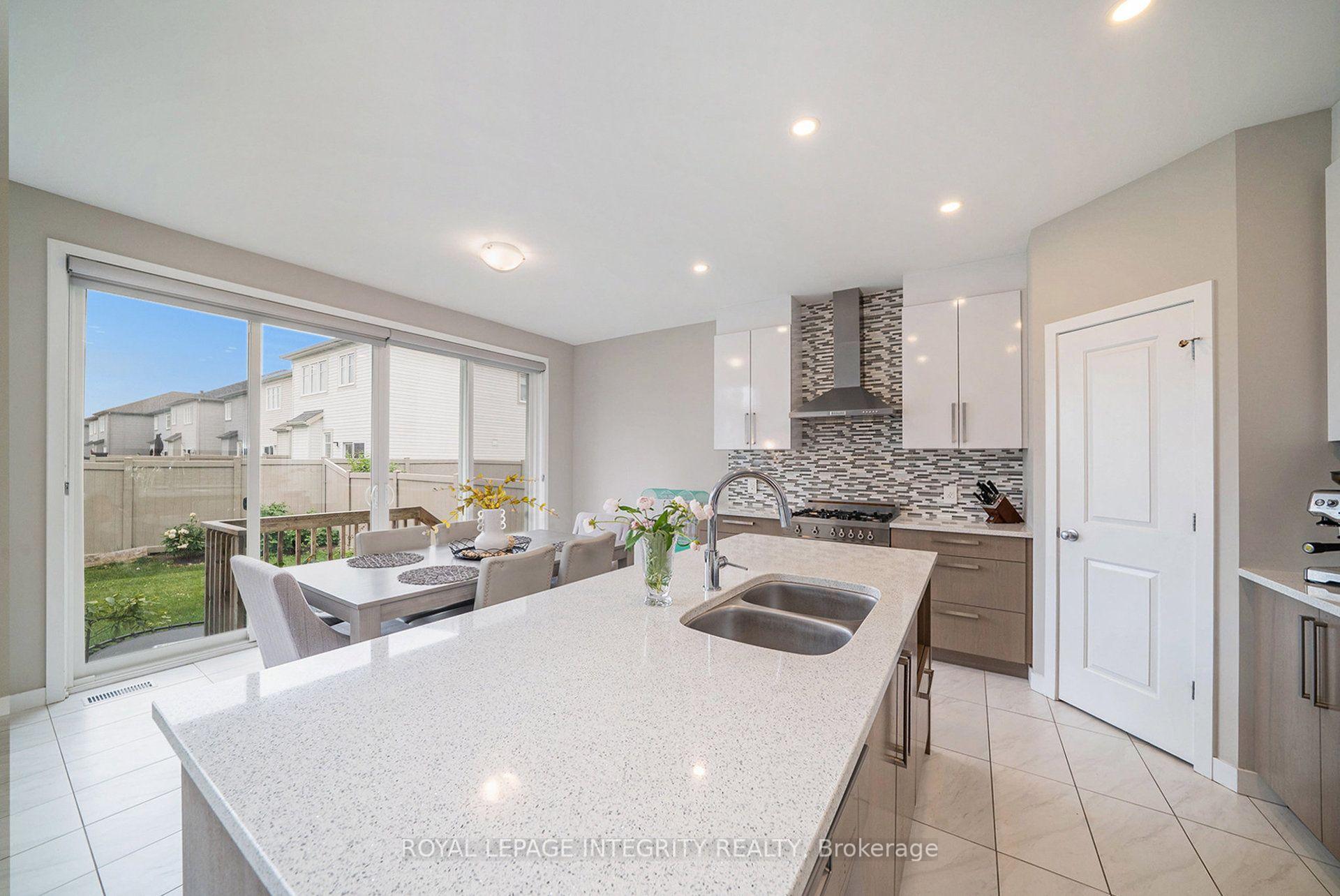 Photo 9 of 126 Groningen Street, Ottawa, Kanata - Emerald Meadows/Trailwest — HOMEH