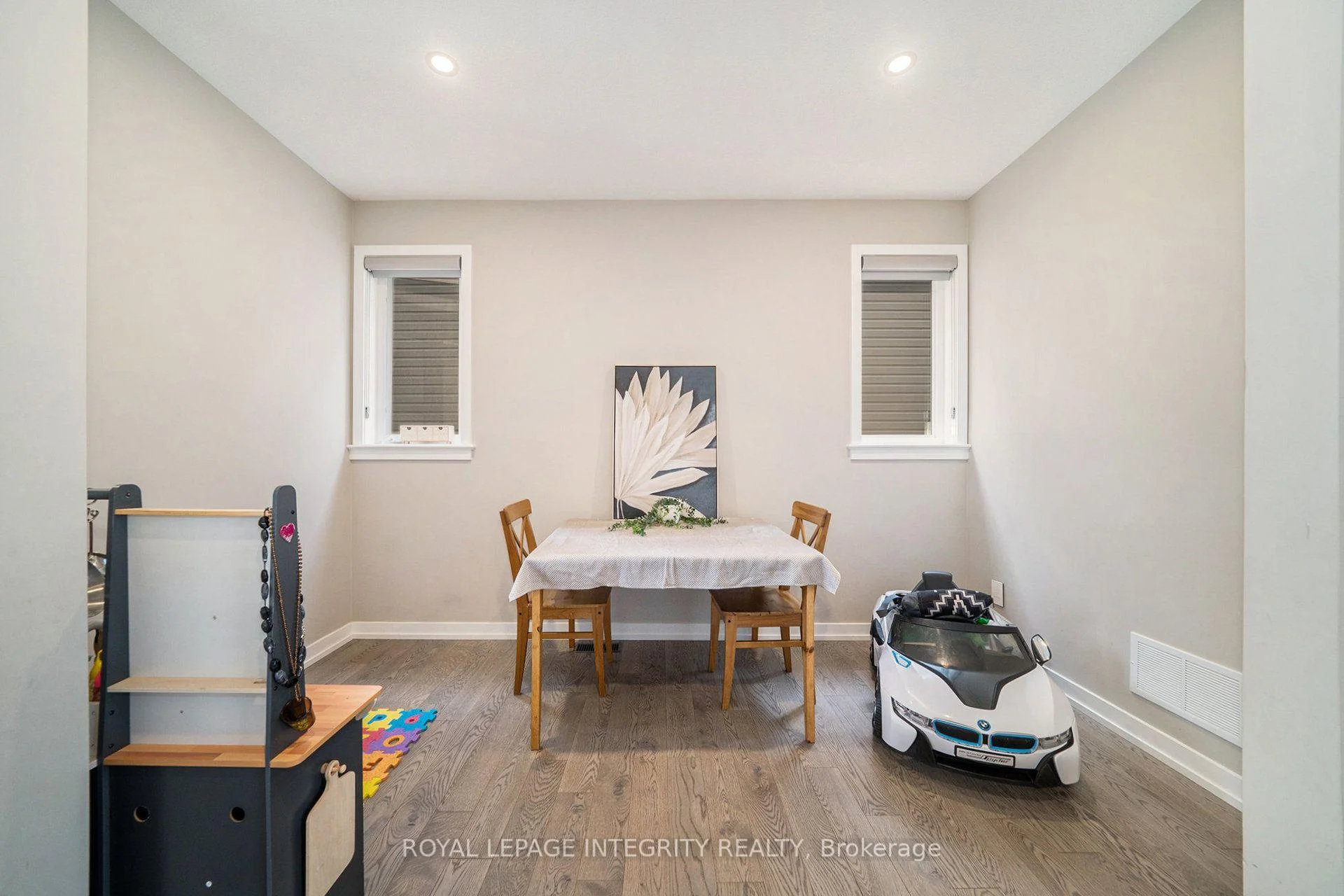 Photo 14 of 126 Groningen Street, Ottawa, Kanata - Emerald Meadows/Trailwest — HOMEH