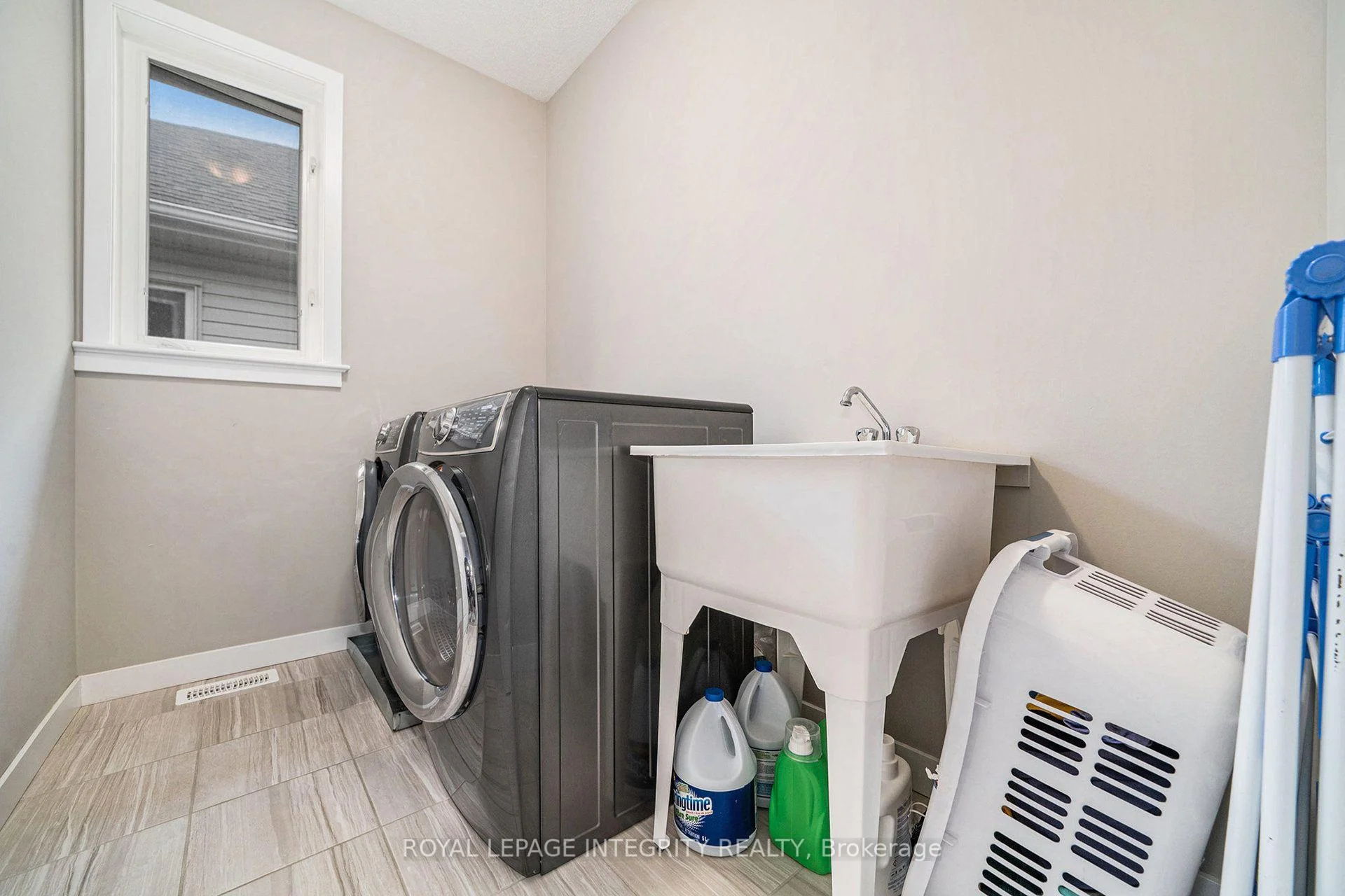 Photo 30 of 126 Groningen Street, Ottawa, Kanata - Emerald Meadows/Trailwest — HOMEH